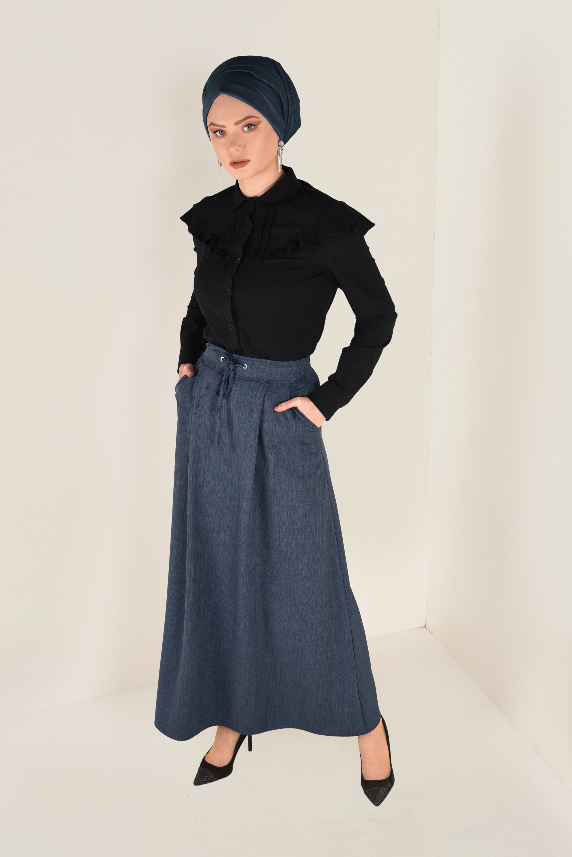 Tesettür giyim SİYAH YAKASI FIRFIRLI GÖMLEK 4802