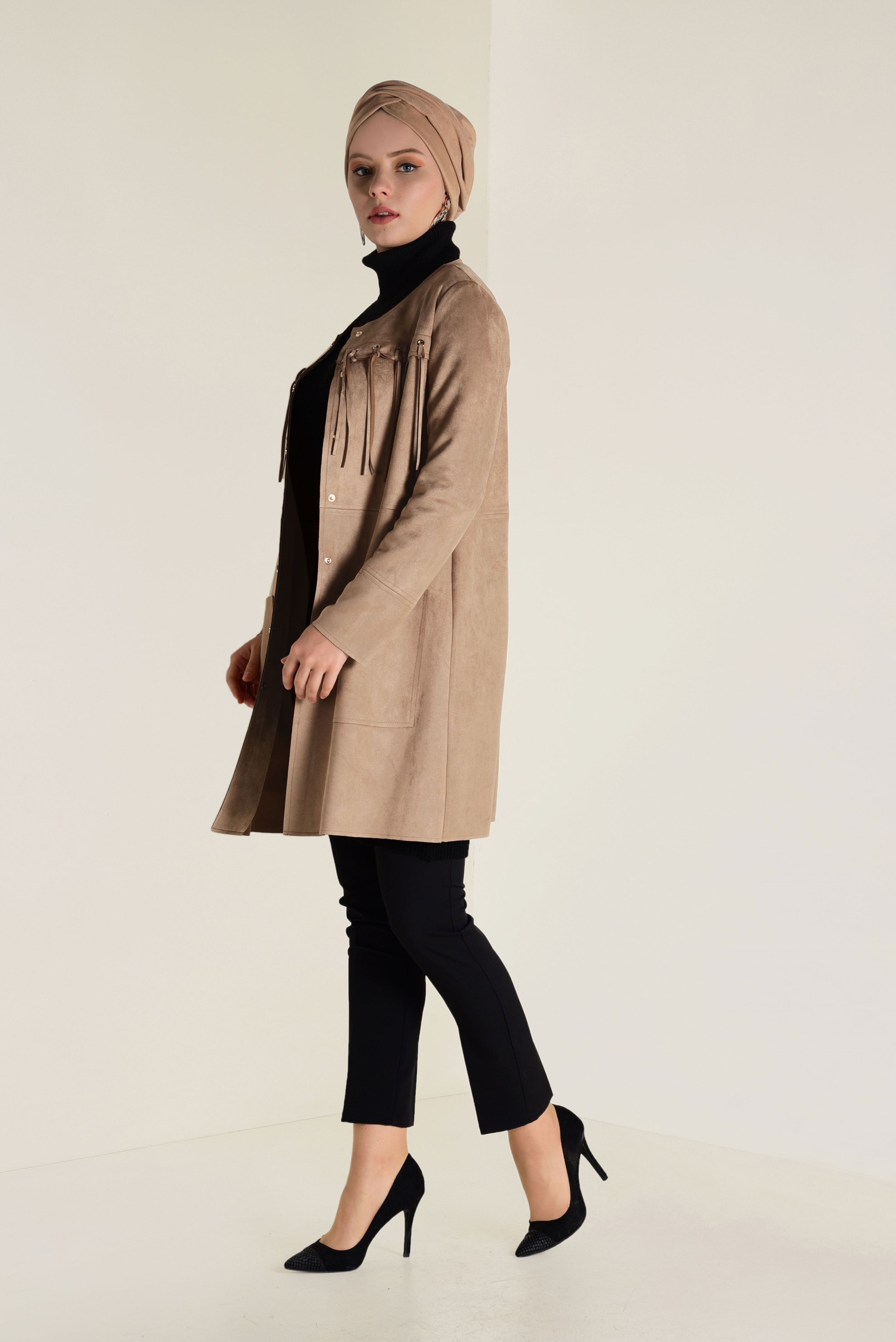 Tesettür giyim BEJ PÜSKÜLLÜ SÜET CEKET 4581