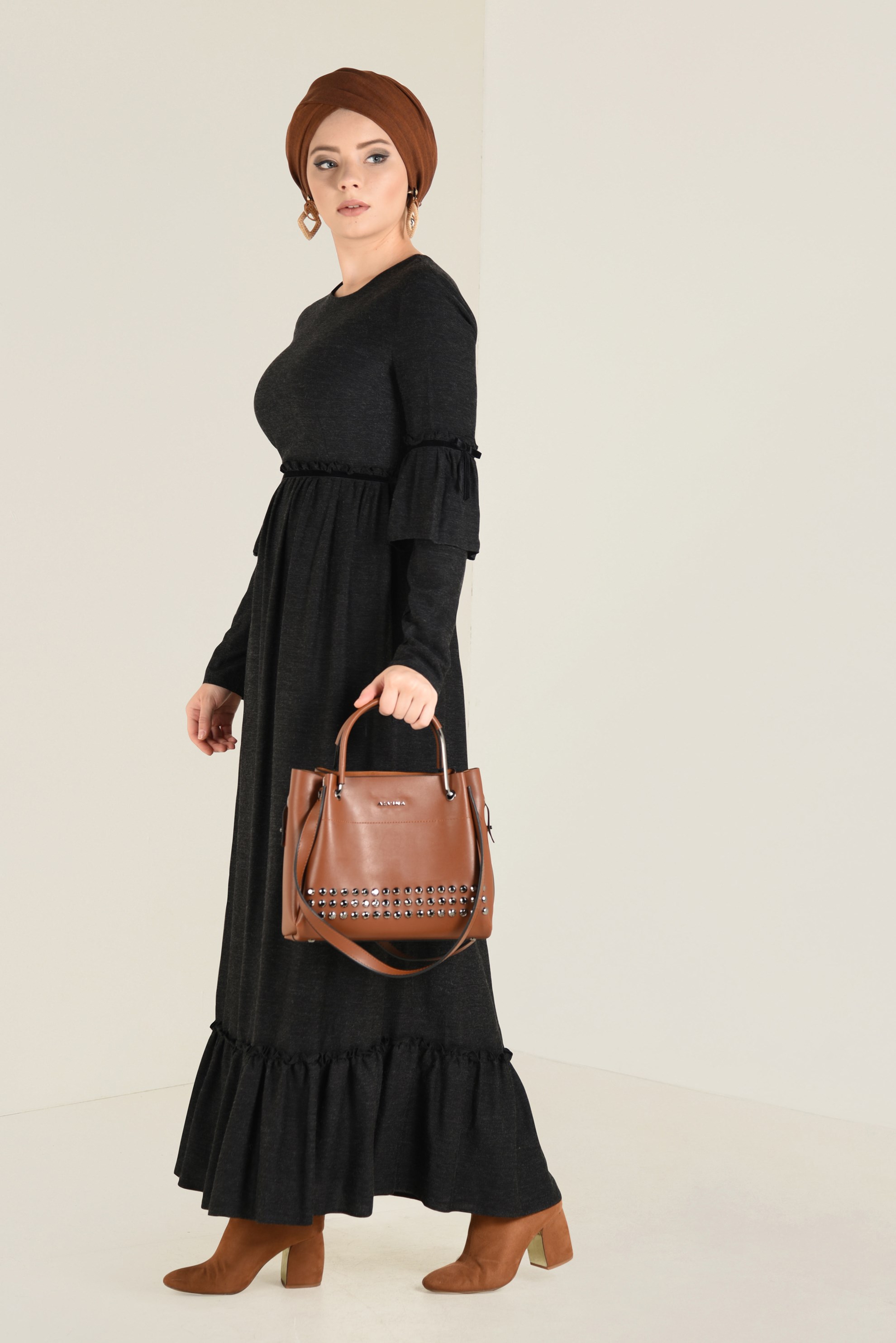 Tesettür giyim SİYAH ETEĞİ FIRFIRLI ELBİSE 4564