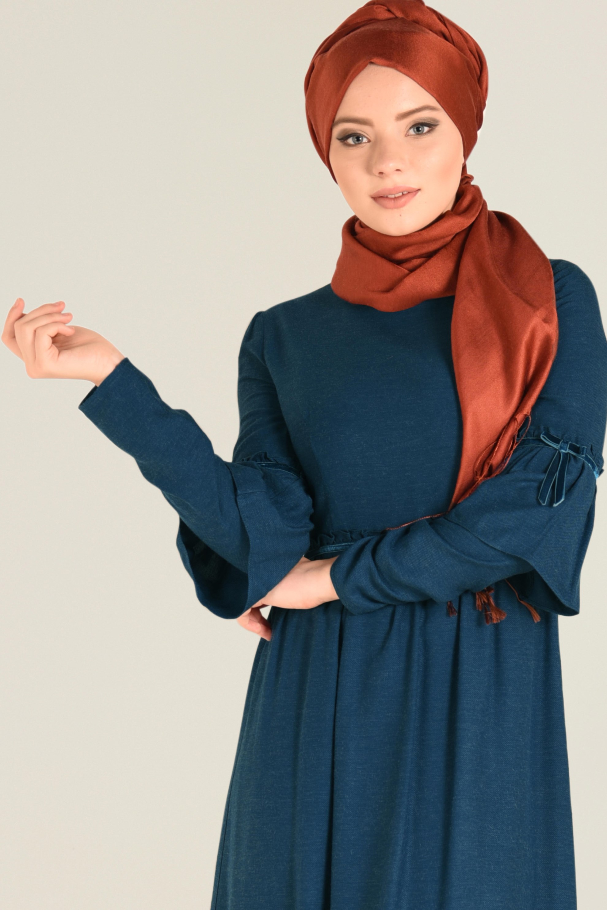 Tesettür giyim MAVİ ETEĞİ FIRFIRLI ELBİSE 4564