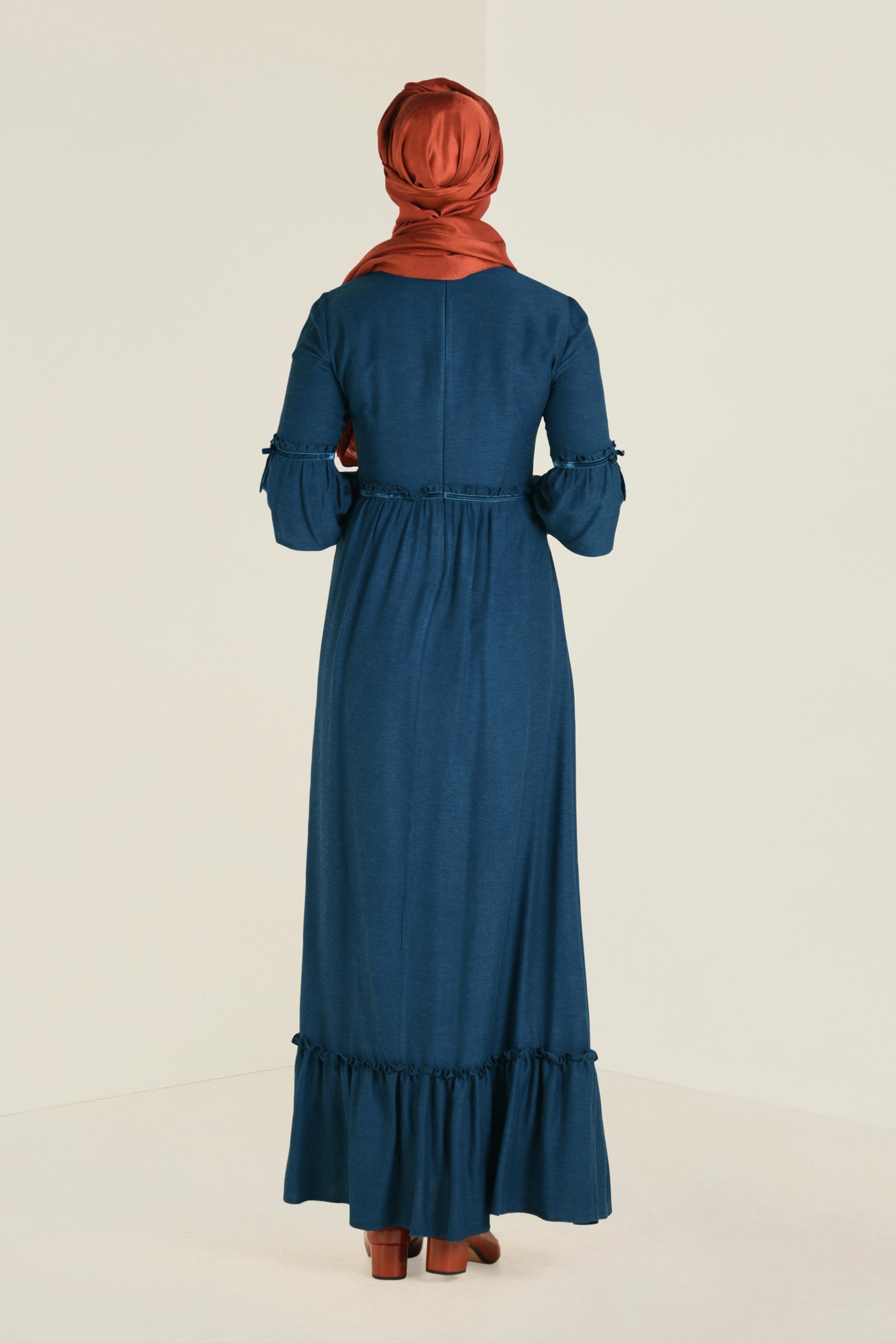 Tesettür giyim MAVİ ETEĞİ FIRFIRLI ELBİSE 4564