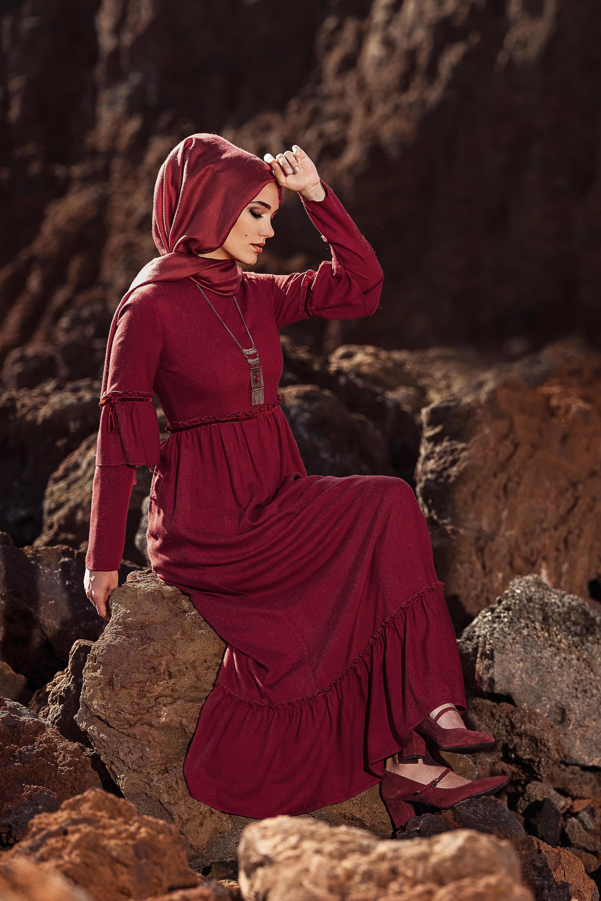 Tesettür giyim KIRMIZI ETEĞİ FIRFIRLI ELBİSE 4564