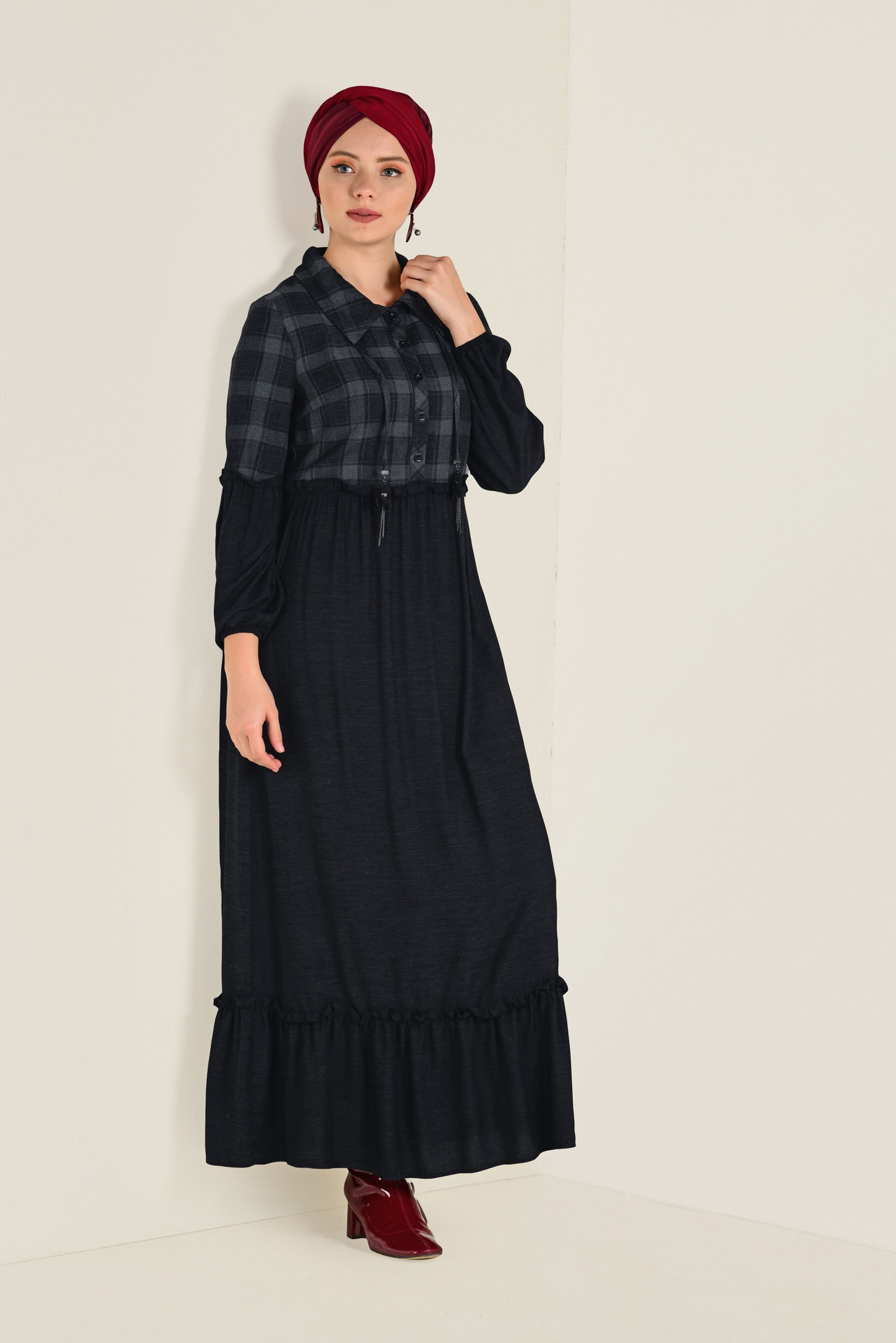 Tesettür giyim SİYAH ETEK UCU VOLANLI EKOSELİ ELBİSE 4566