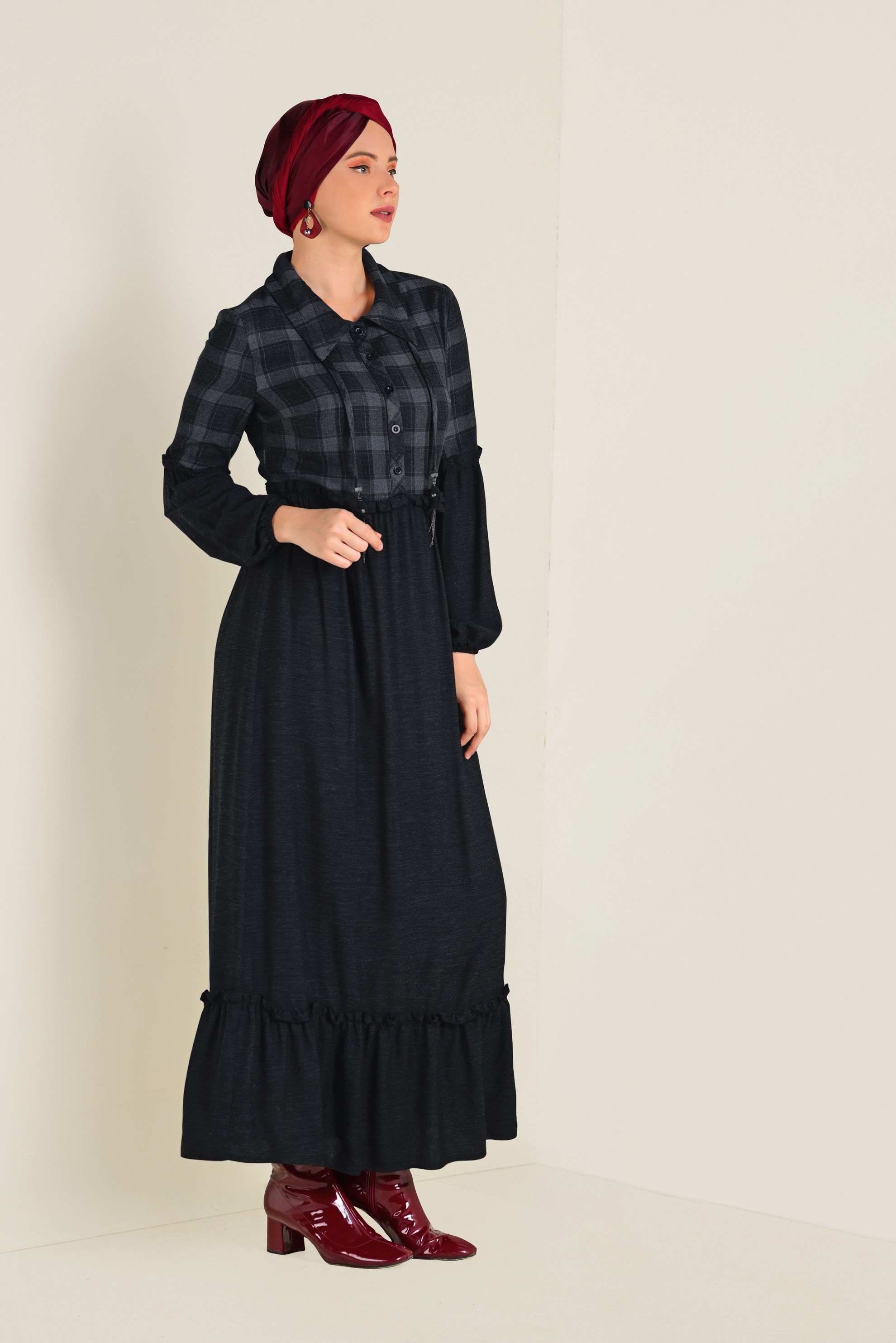 Tesettür giyim SİYAH ETEK UCU VOLANLI EKOSELİ ELBİSE 4566