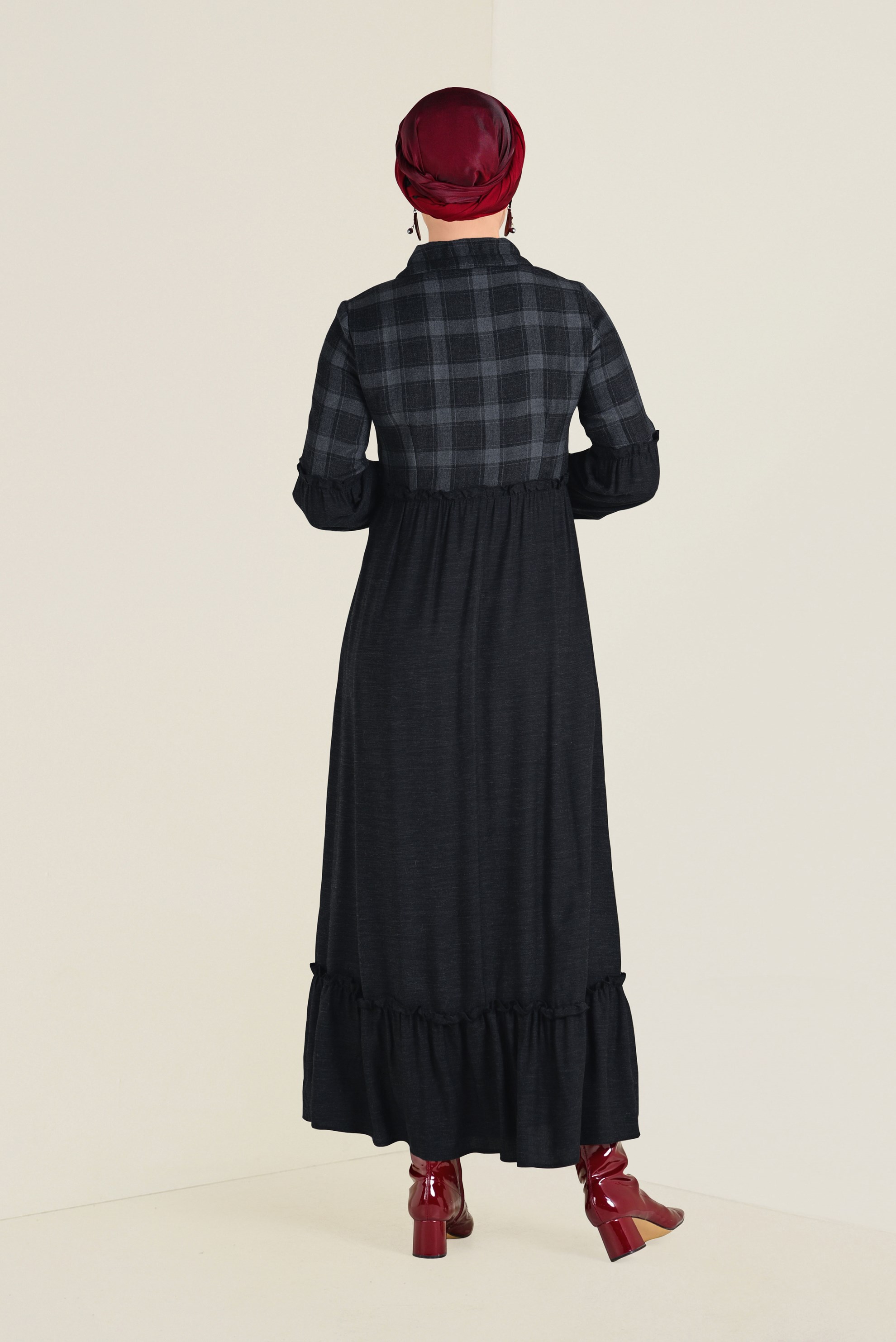 Tesettür giyim SİYAH ETEK UCU VOLANLI EKOSELİ ELBİSE 4566