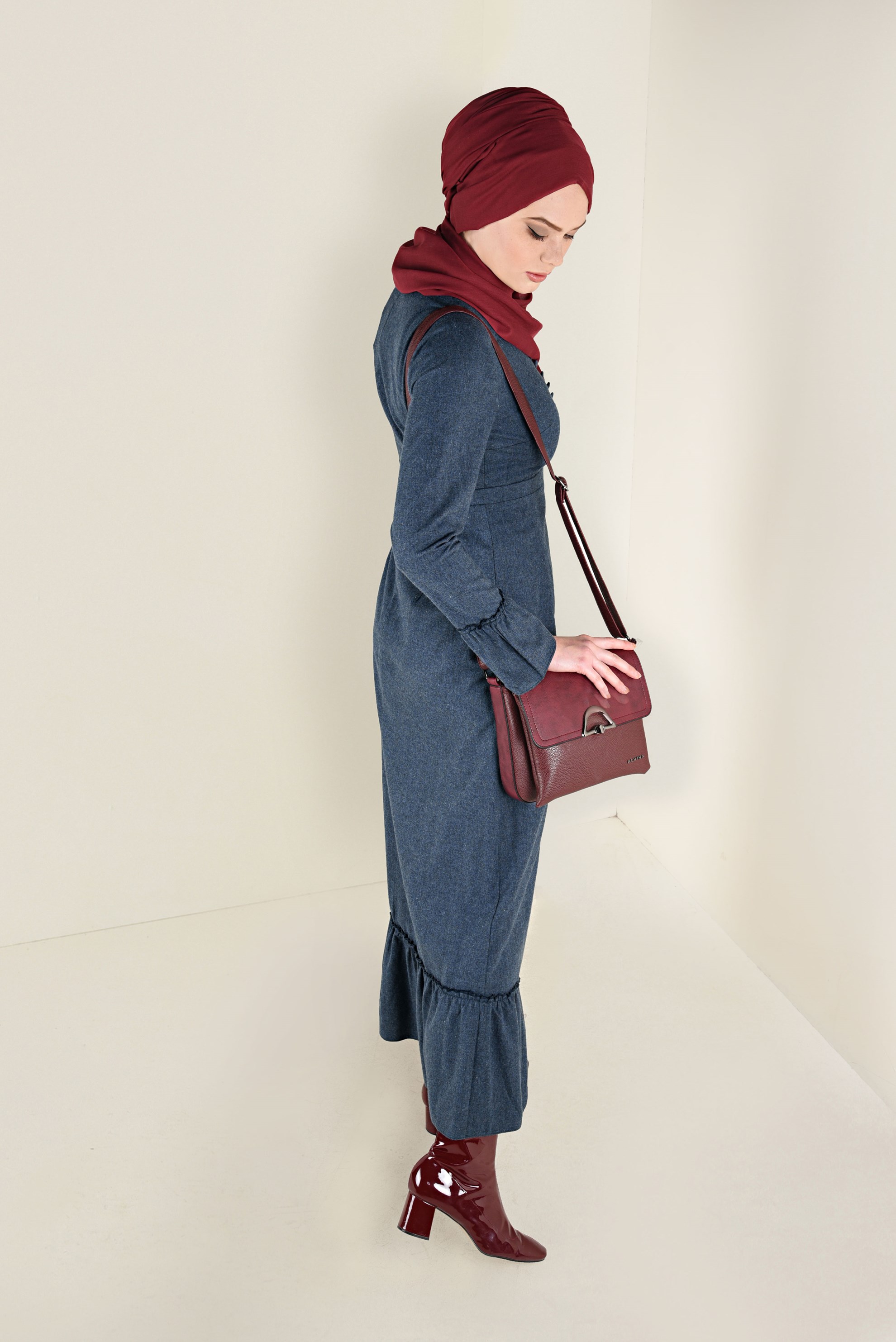 Tesettür giyim LACİVERT VOLANLI PAMUKLU ELBİSE 4568