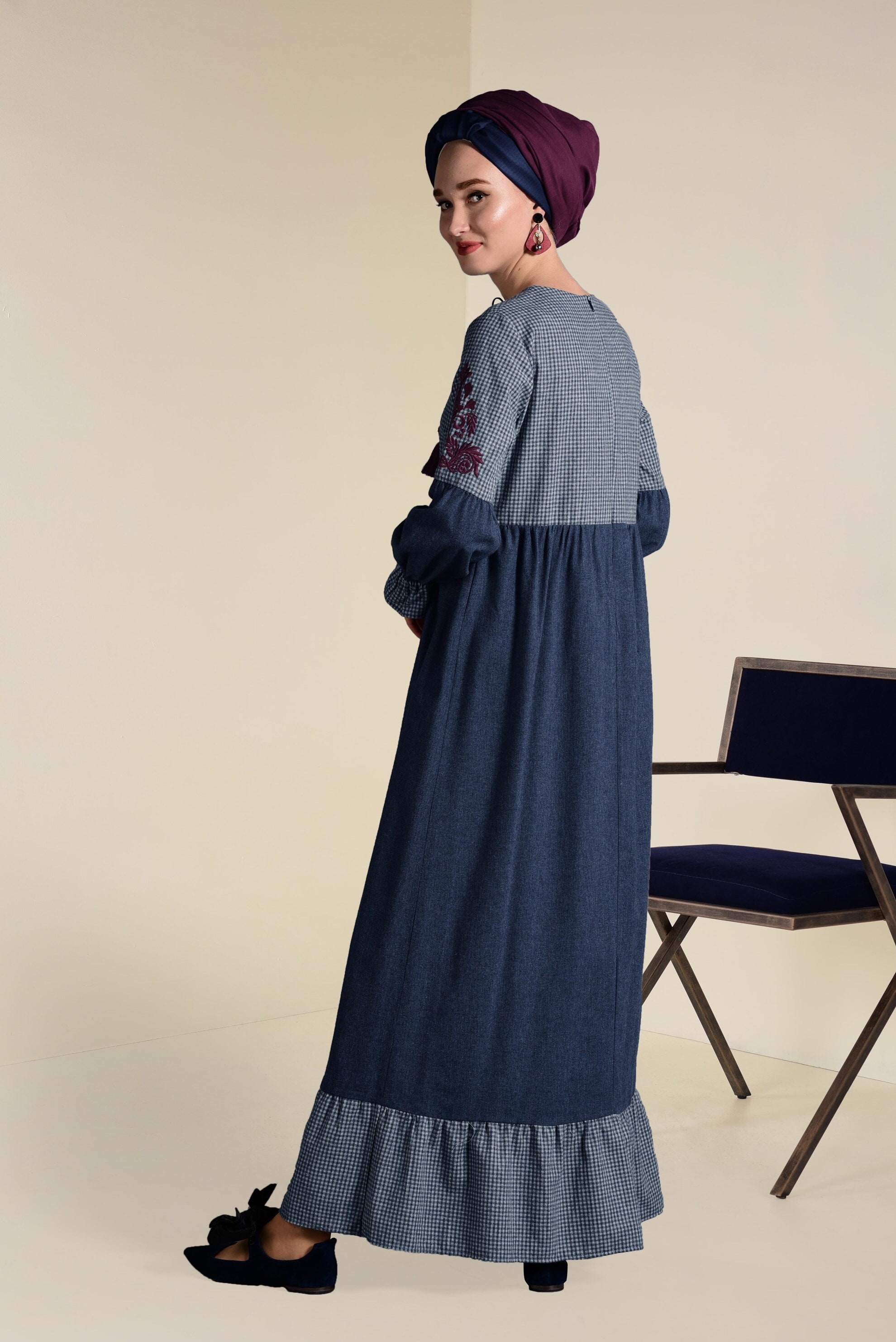 Tesettür giyim LACİVERT İŞLEMELİ VE PÜSKÜLLÜ ELBİSE 4605