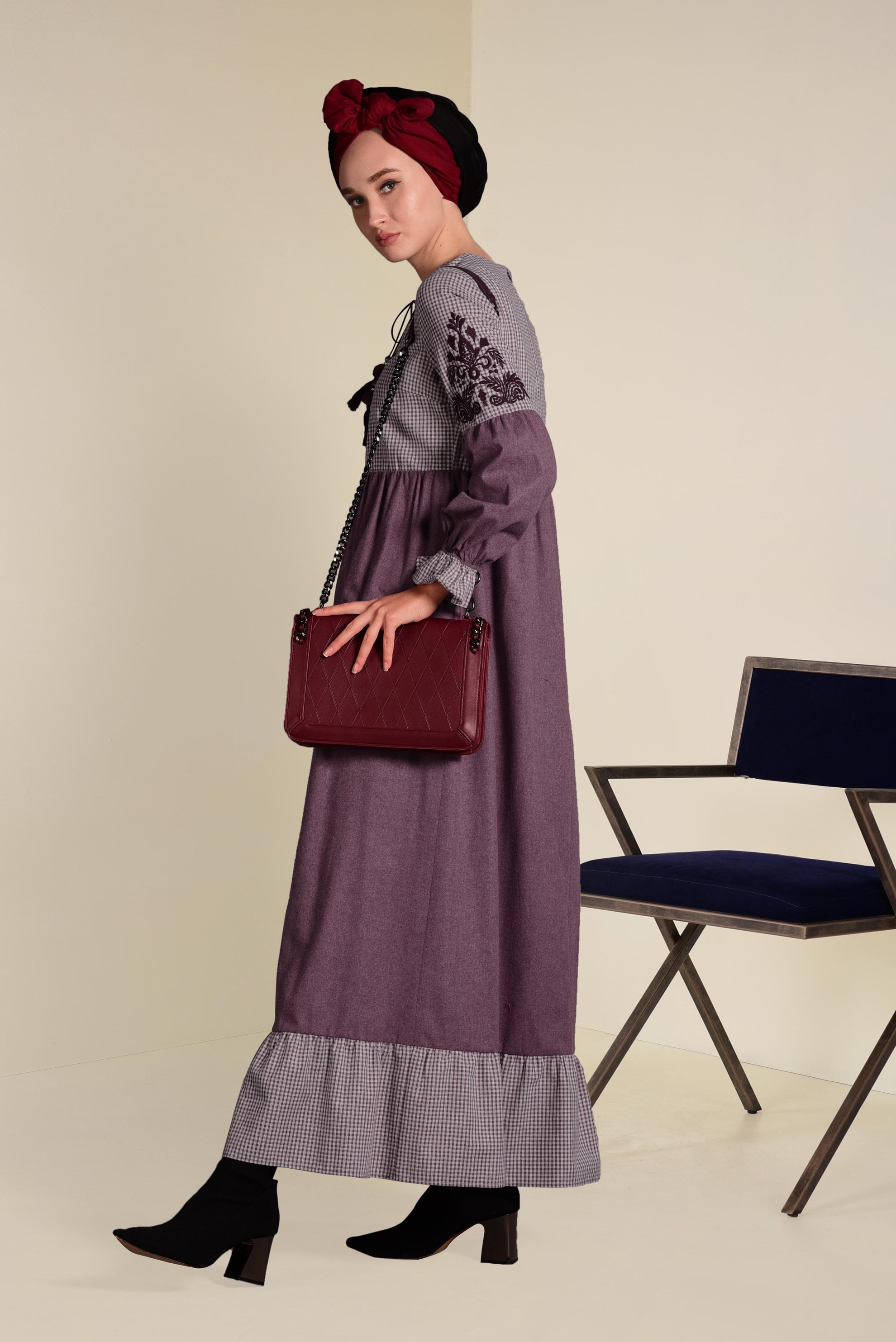 Tesettür giyim BORDO İŞLEMELİ VE PÜSKÜLLÜ ELBİSE 4605