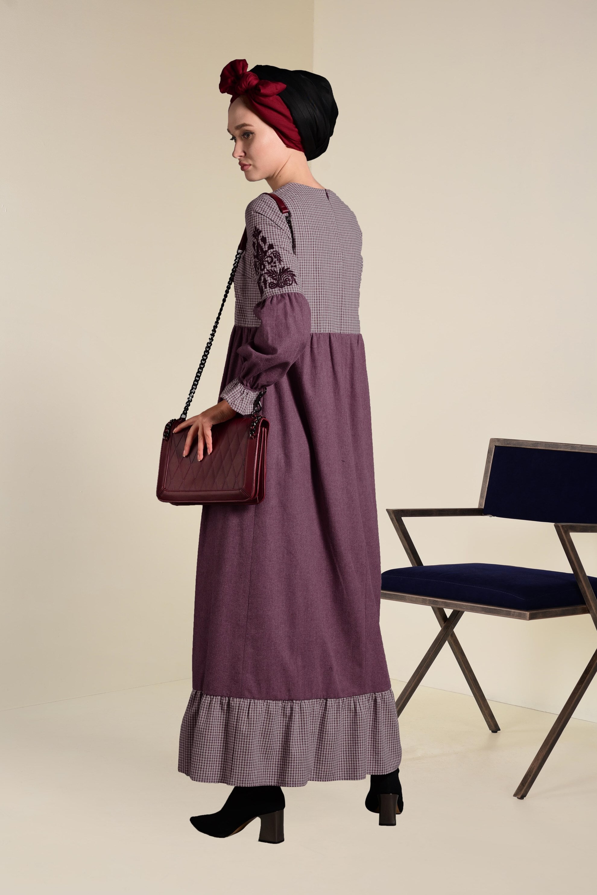 Tesettür giyim BORDO İŞLEMELİ VE PÜSKÜLLÜ ELBİSE 4605