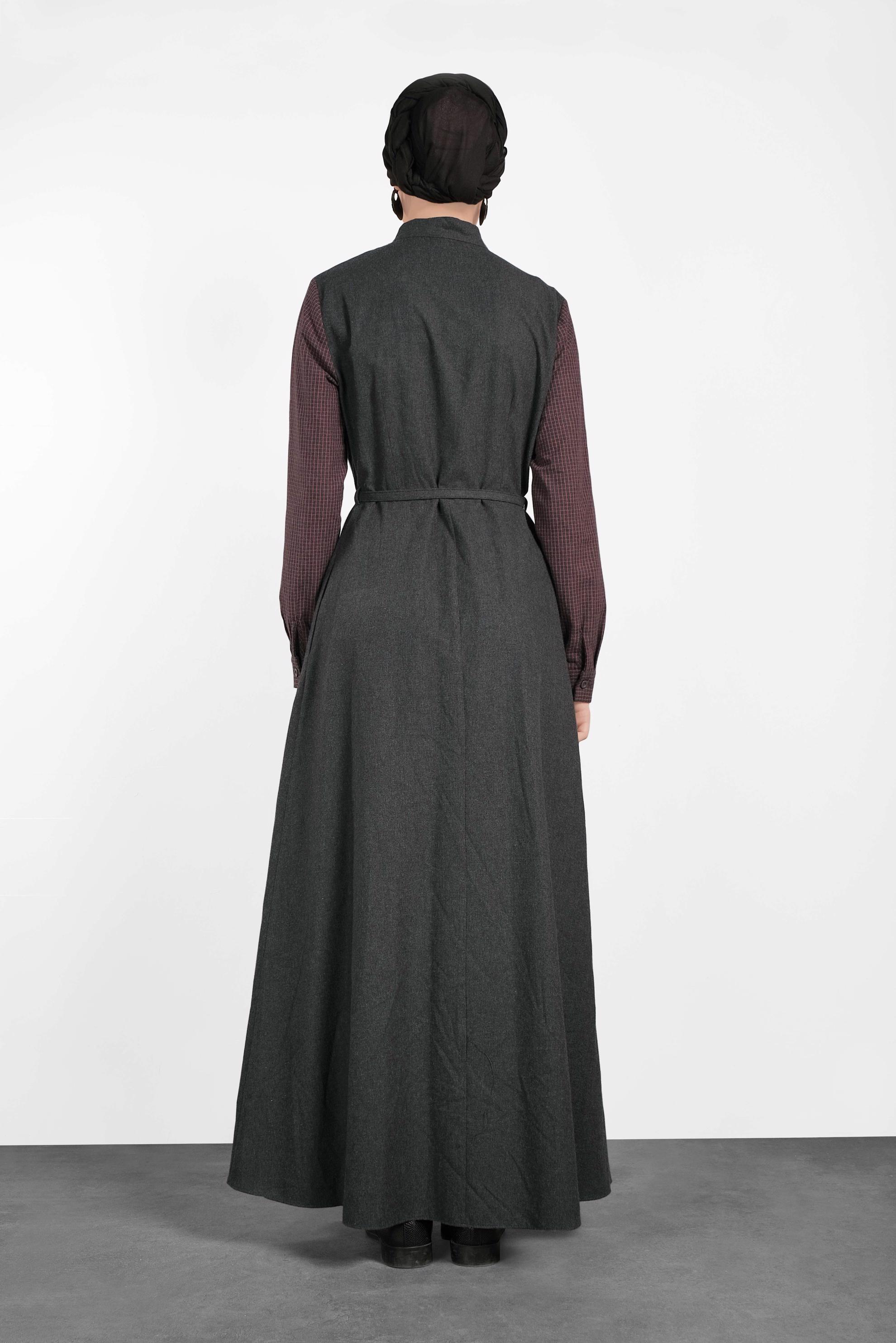 Tesettür giyim GRİ YAKASI BAĞCIKLI BELDEN KEMERLİ ELBİSE 4608