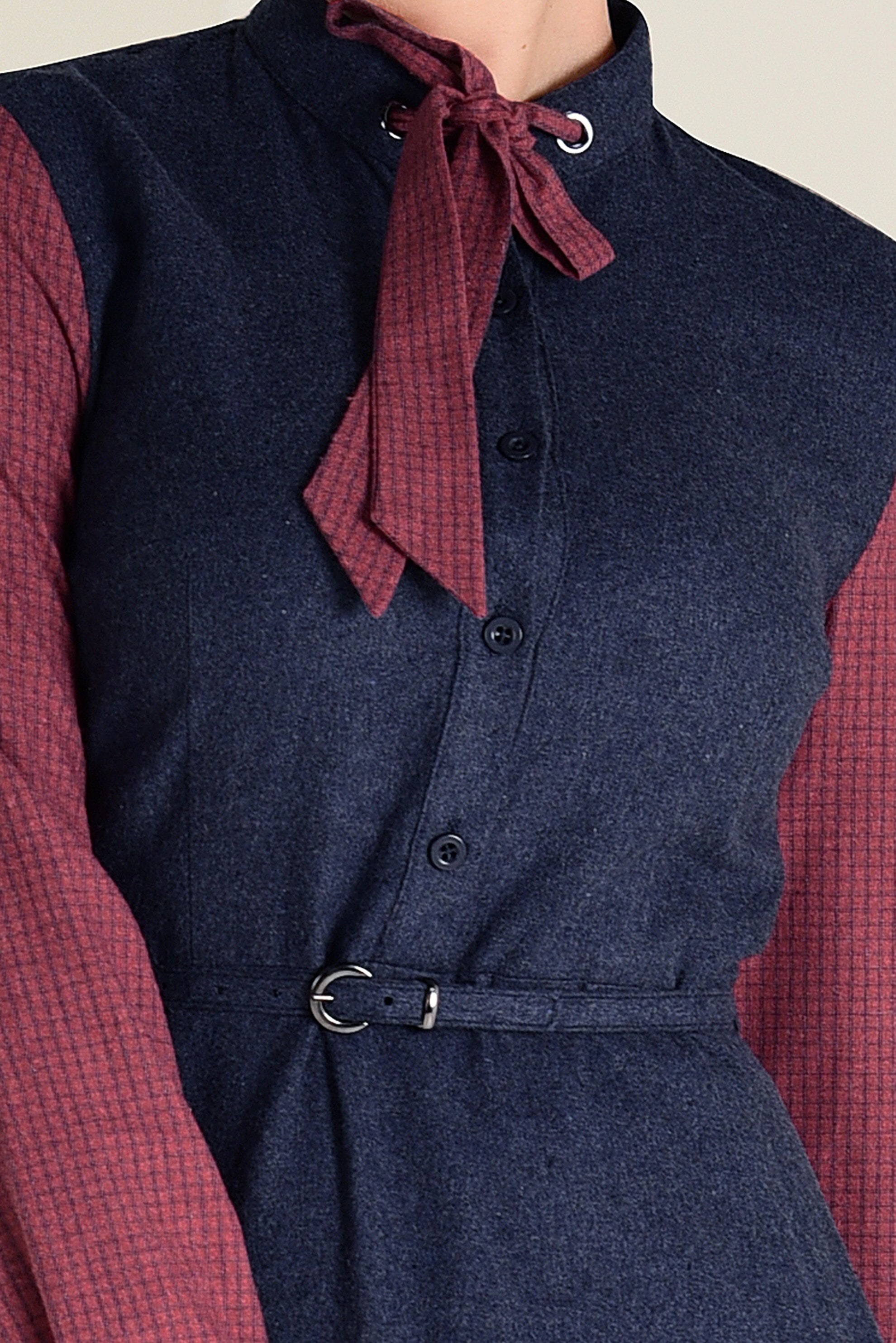 Tesettür giyim LACİVERT YAKASI BAĞCIKLI BELDEN KEMERLİ ELBİSE 4608