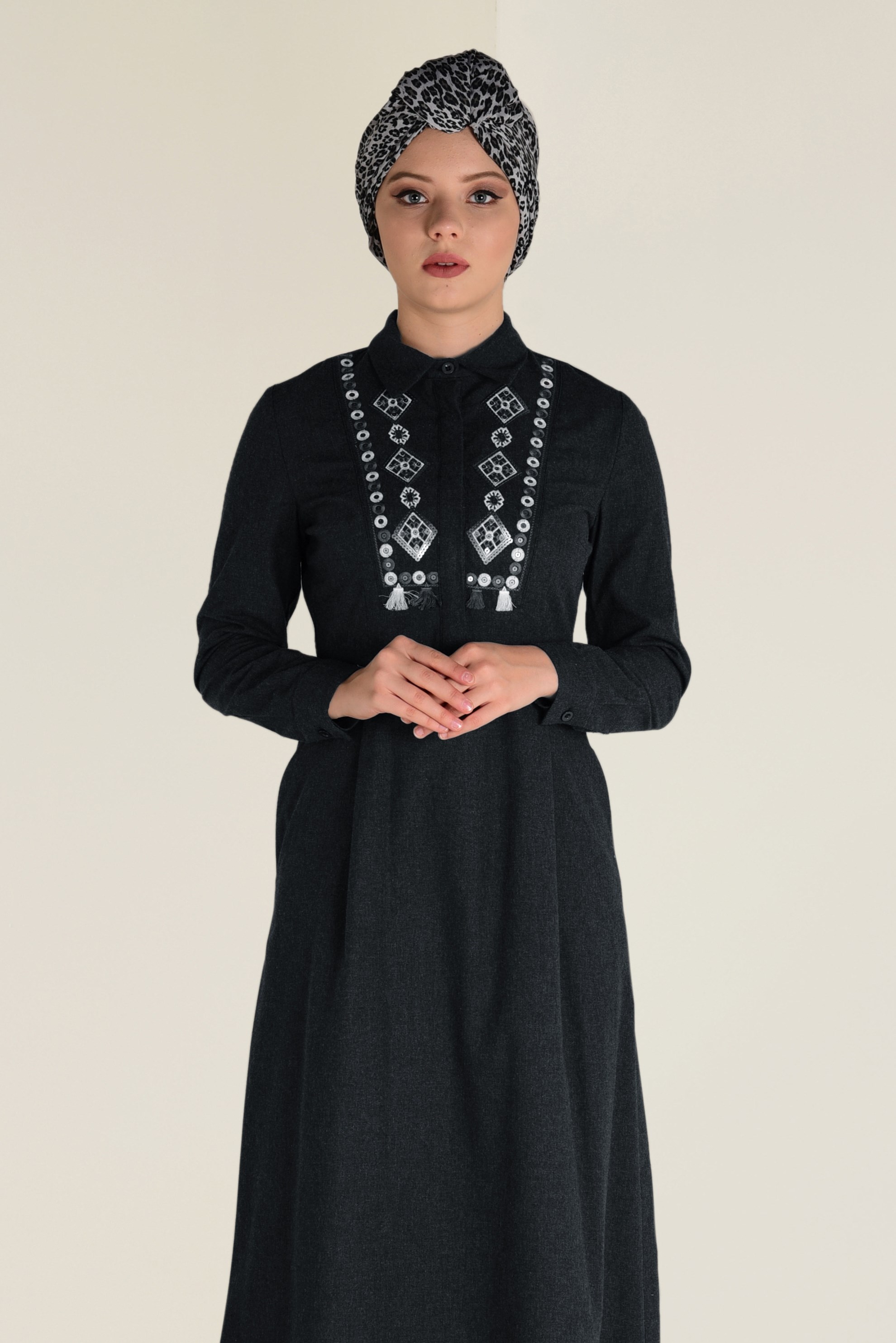 Tesettür giyim GRİ PAMUKLU NAKIŞLI ELBİSE 4647