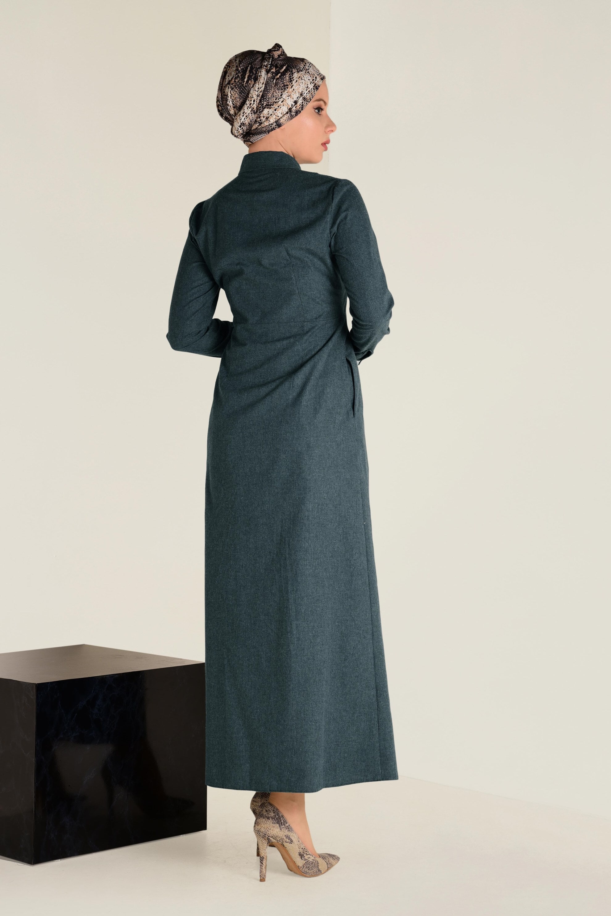 Tesettür giyim LACİVERT PAMUKLU NAKIŞLI ELBİSE 4647