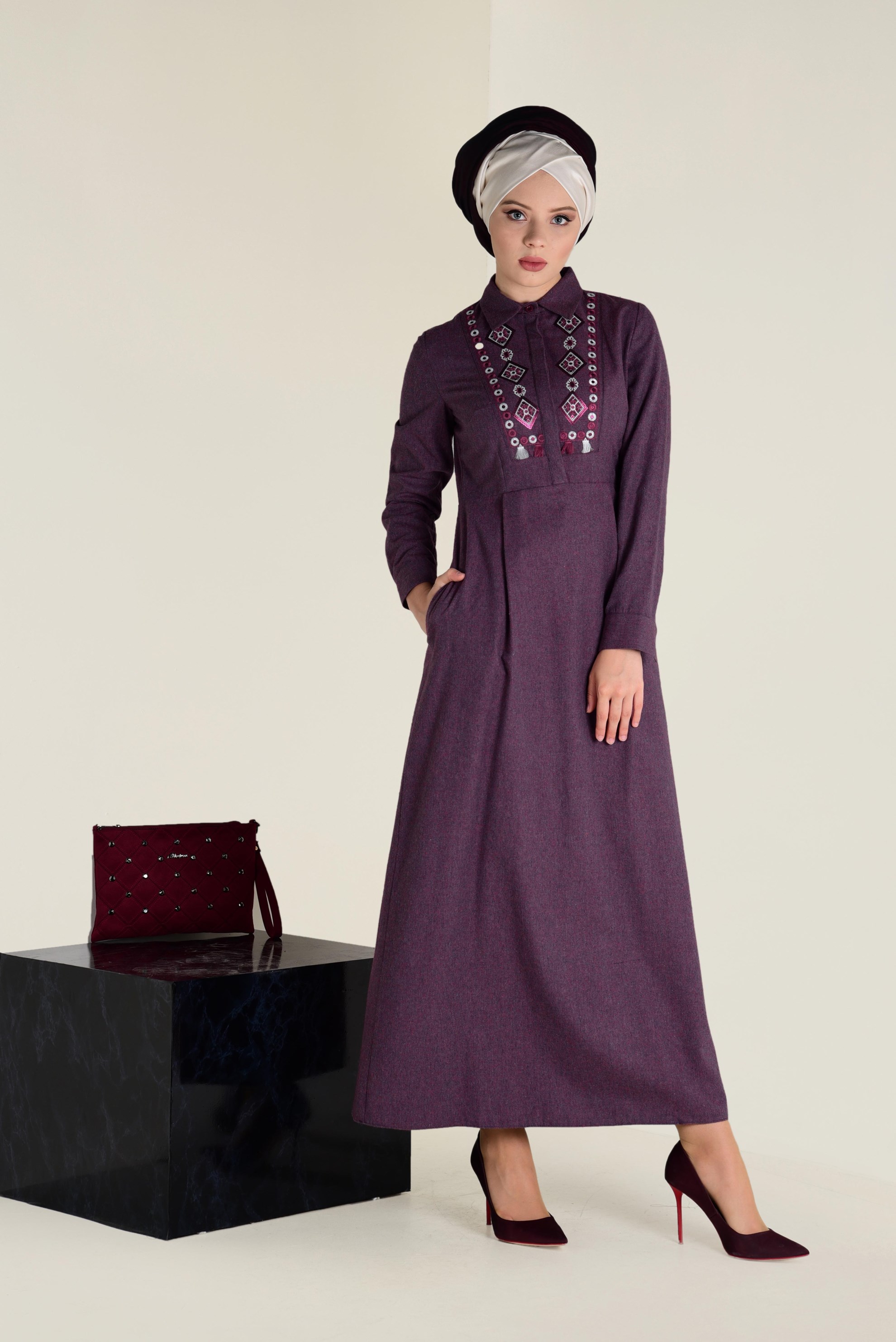 Tesettür giyim LACİVERT PAMUKLU NAKIŞLI ELBİSE 4647