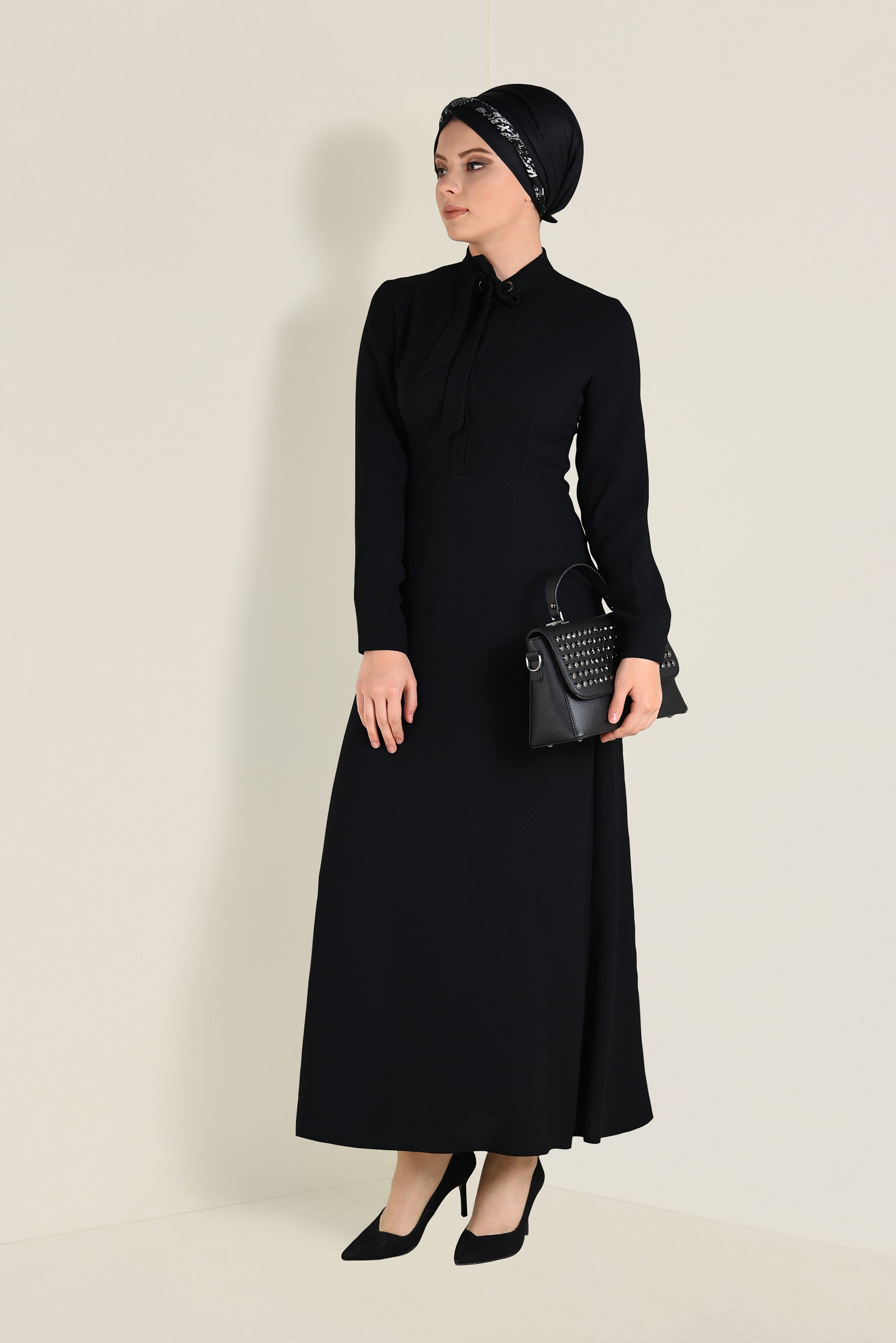 Tesettür giyim SİYAH YAKASI BAĞCIKLI ELBİSE 4648