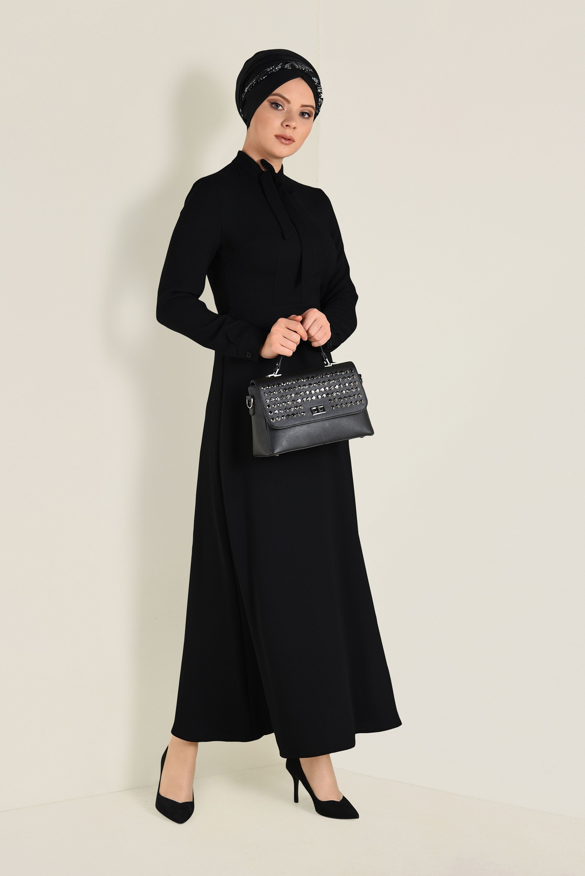 Tesettür giyim SİYAH YAKASI BAĞCIKLI ELBİSE 4648