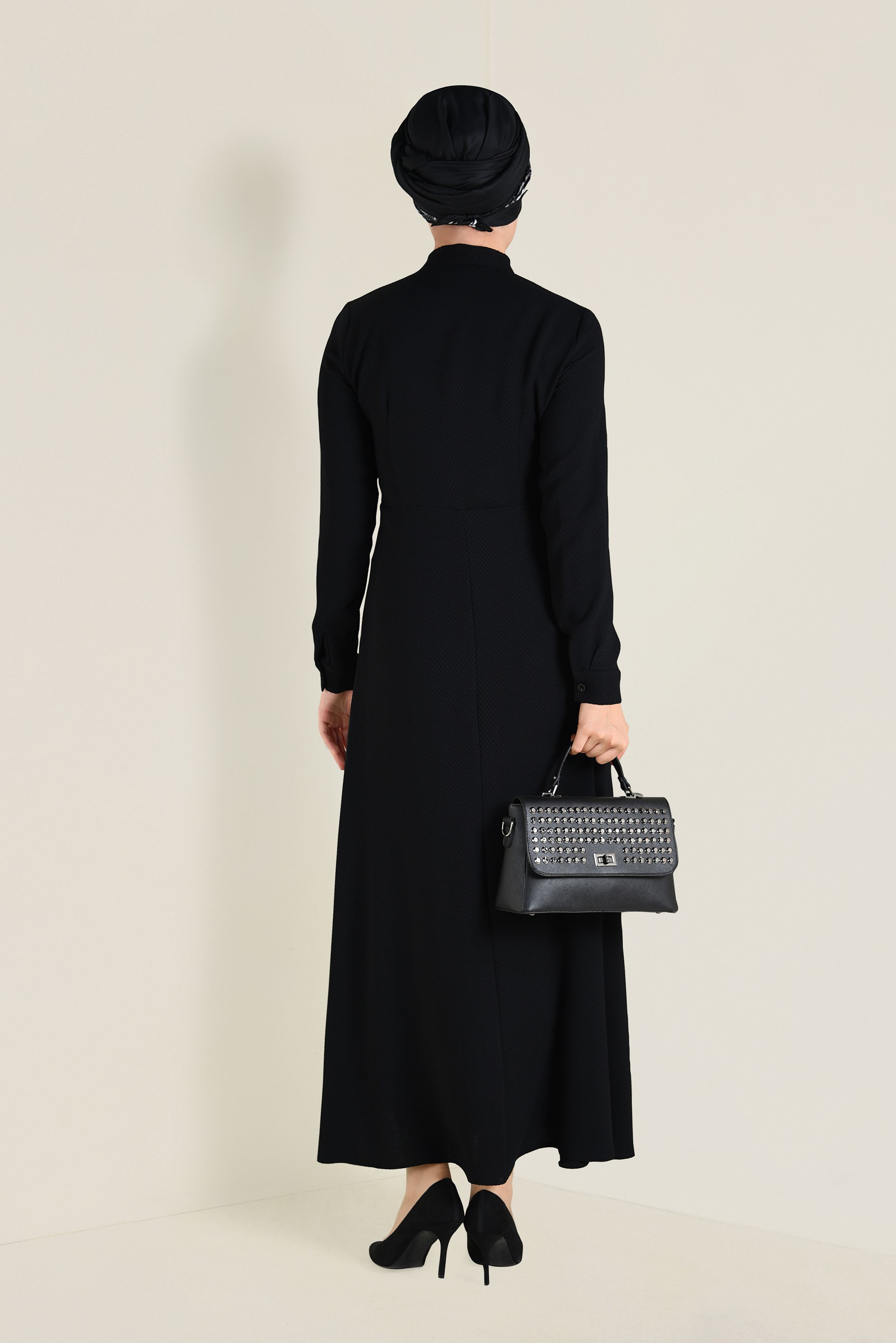 Tesettür giyim SİYAH YAKASI BAĞCIKLI ELBİSE 4648