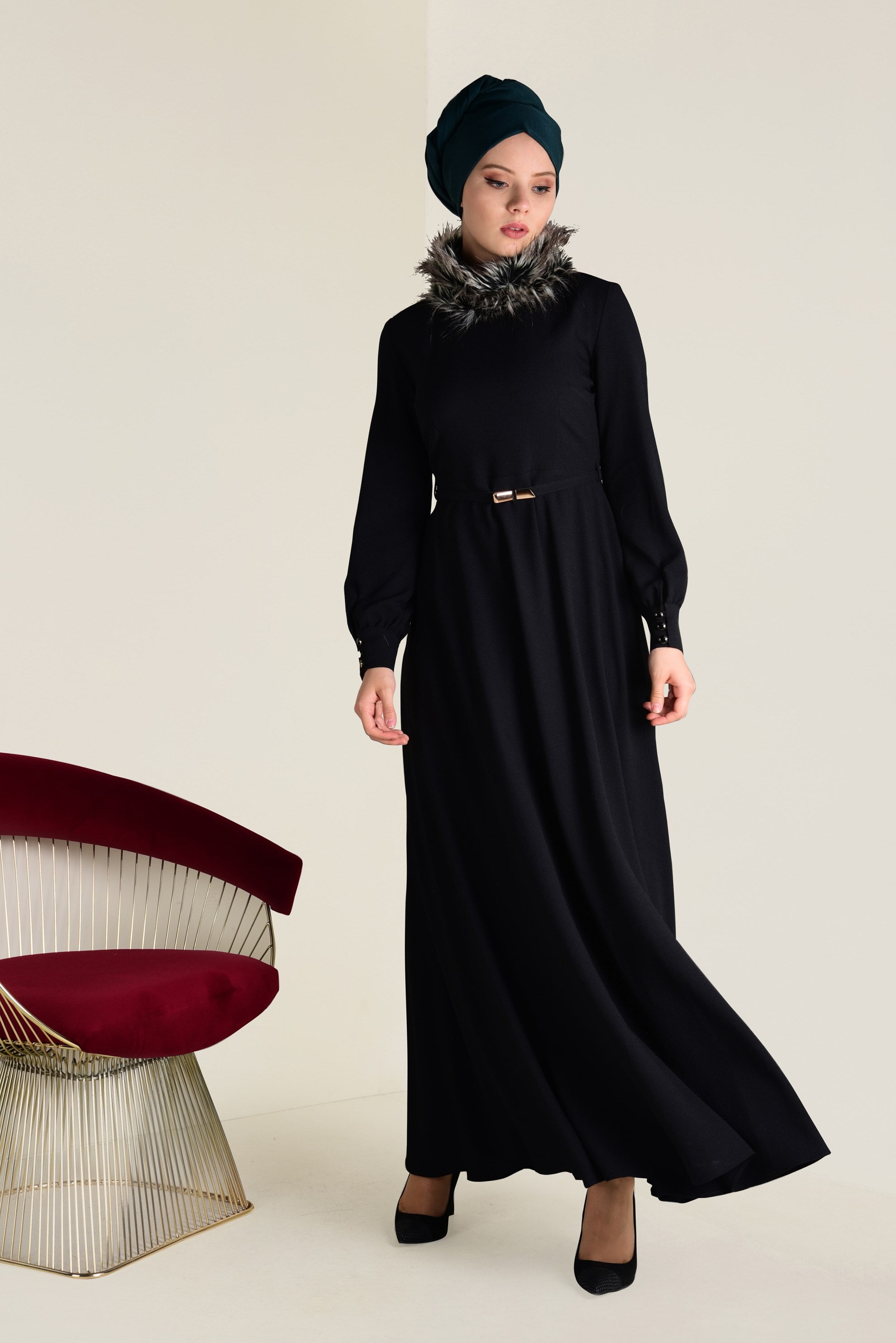 Tesettür giyim SİYAH KÜRK YAKALI ELBİSE 4651