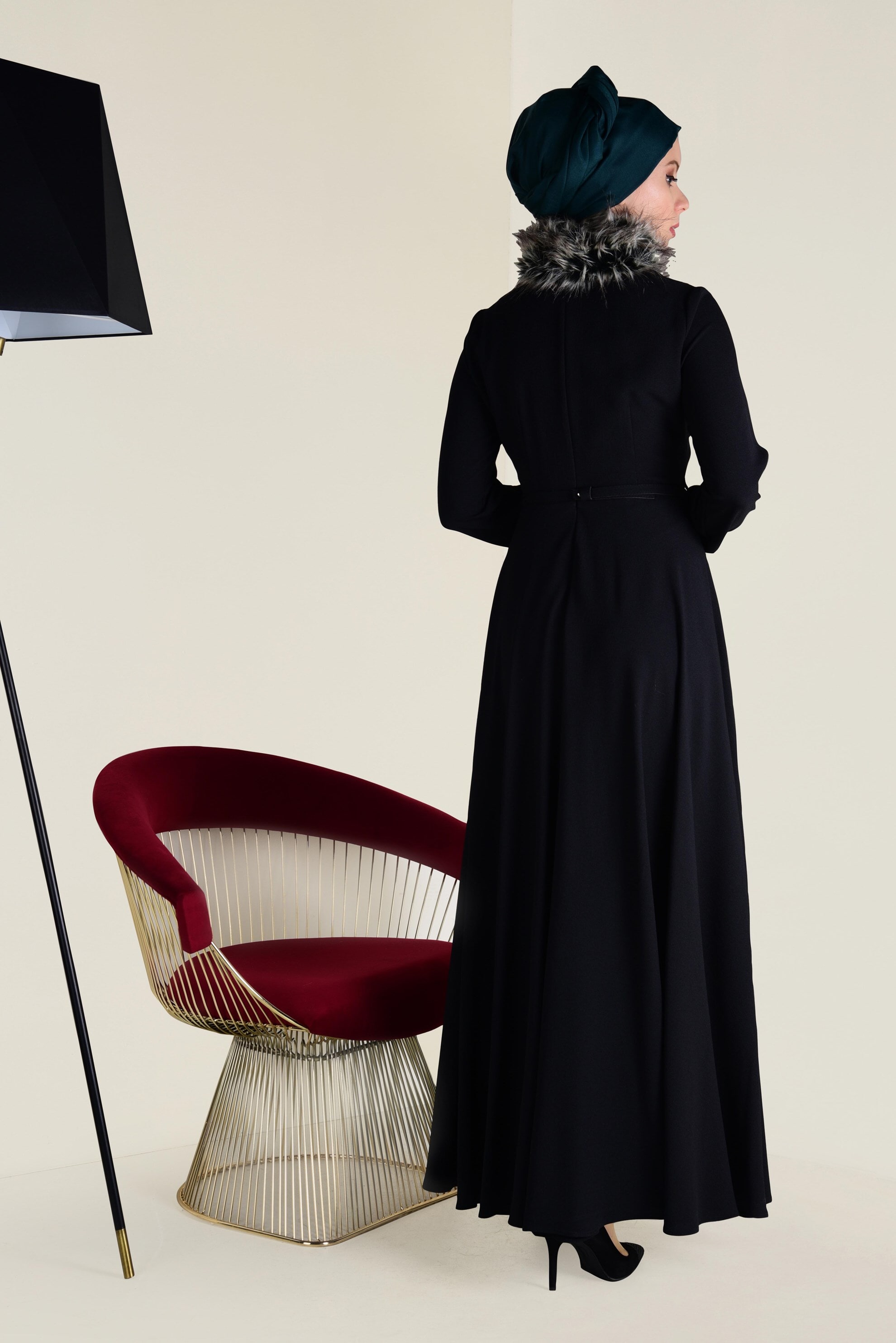 Tesettür giyim SİYAH KÜRK YAKALI ELBİSE 4651