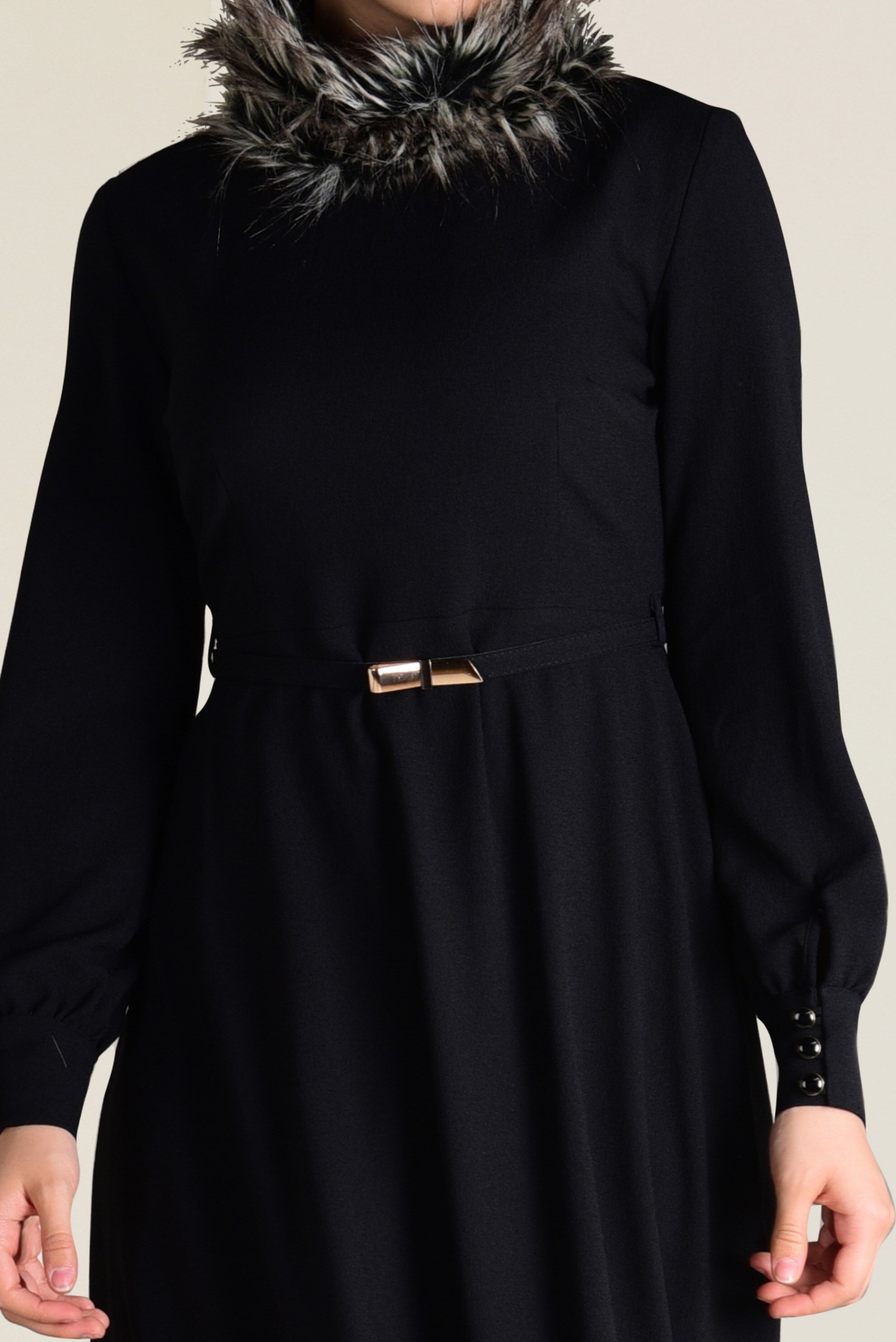 Tesettür giyim SİYAH KÜRK YAKALI ELBİSE 4651