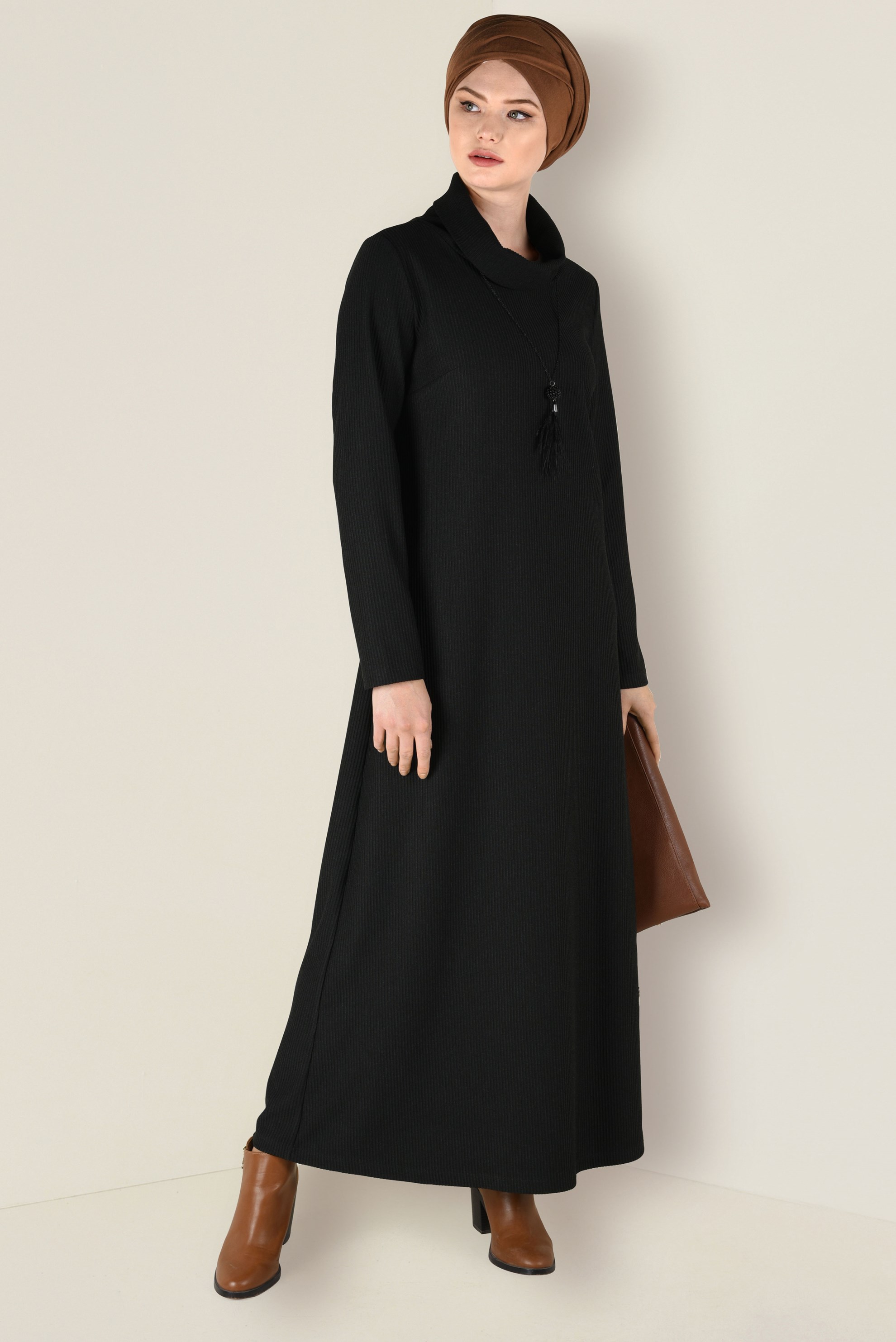 Tesettür giyim SİYAH BOĞAZLI TRİKO ELBİSE 4677 