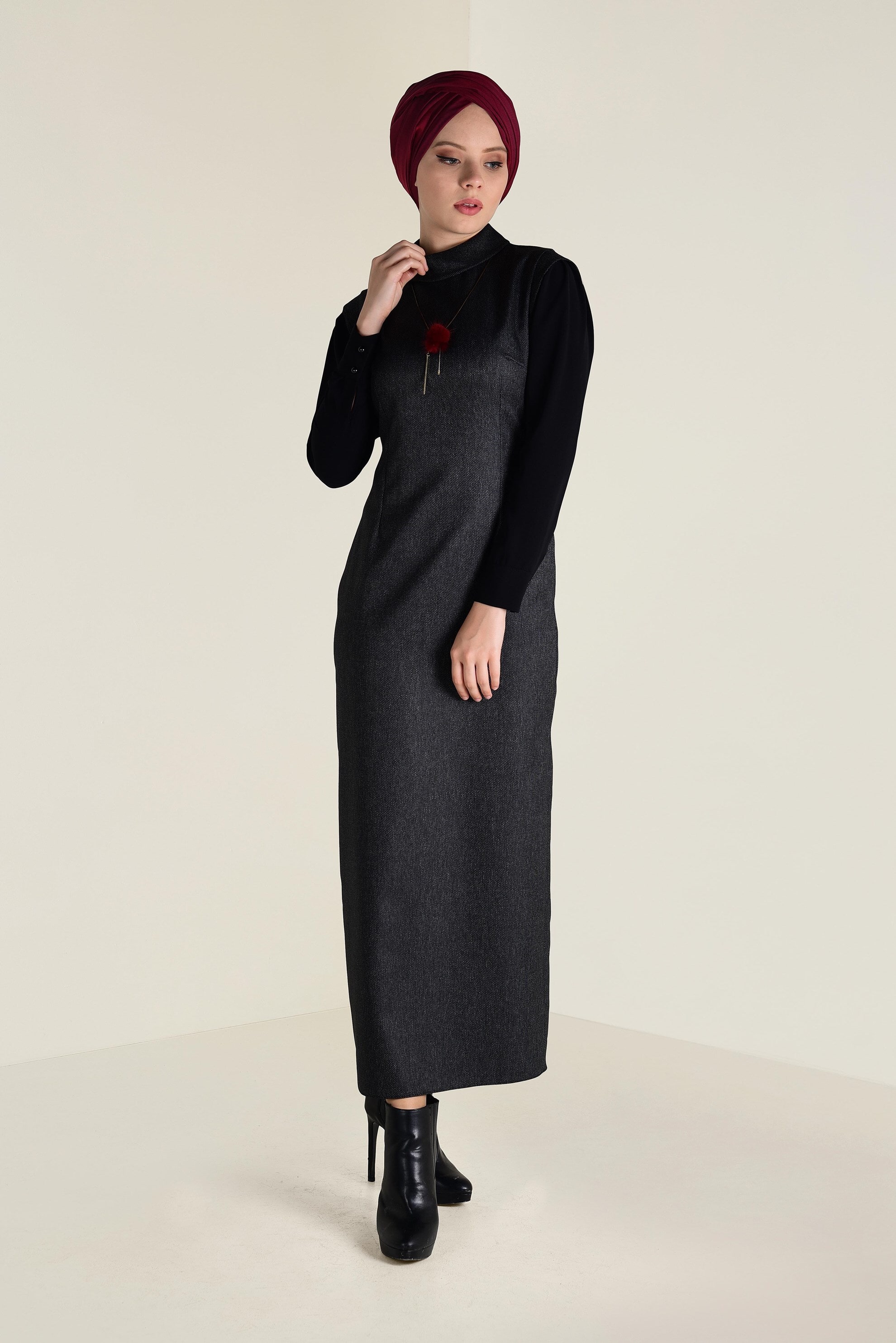 Tesettür giyim SİYAH BALIKÇI YAKA GİZLİ YIRTMAÇLI ELBİSE 4678 