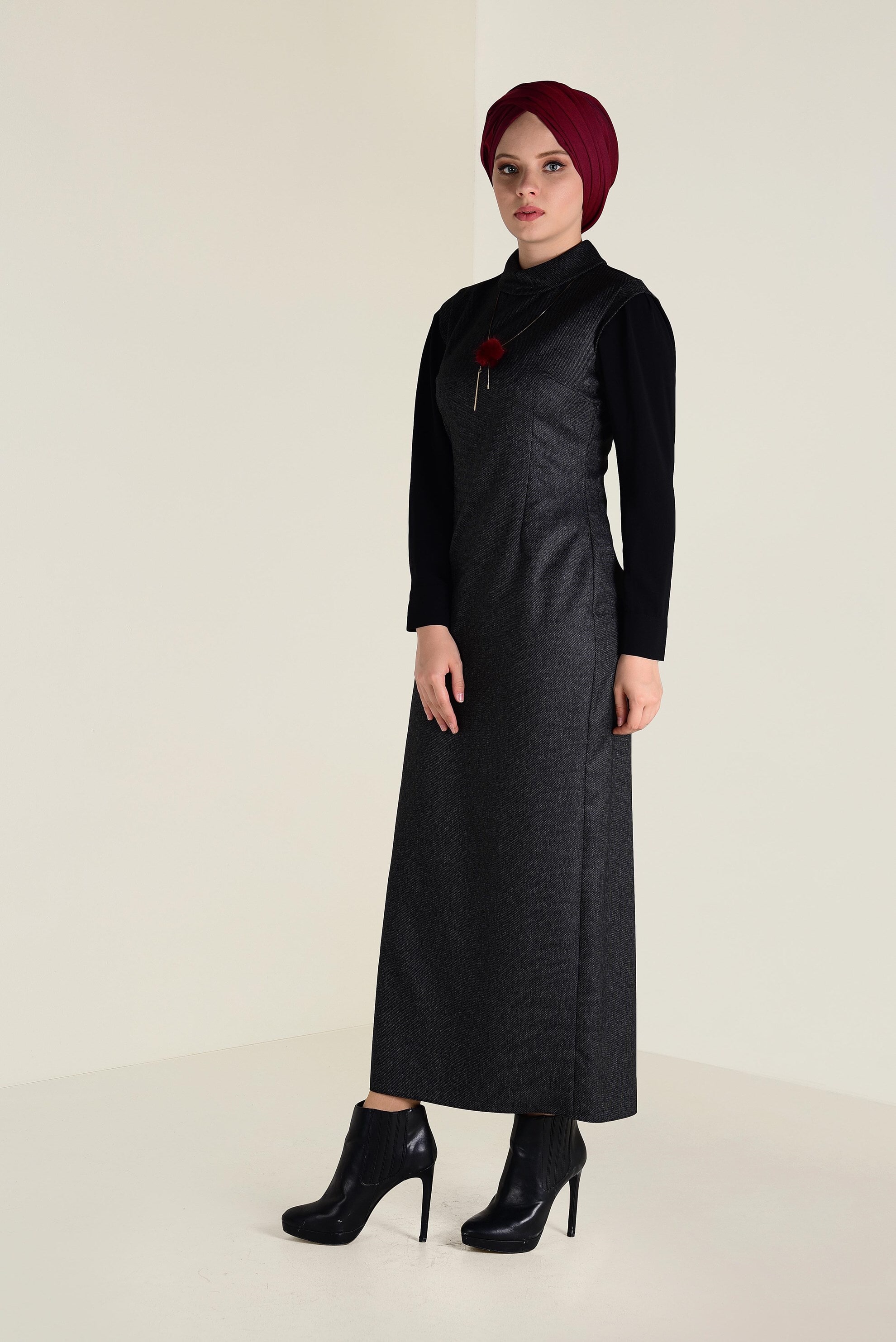 Tesettür giyim SİYAH BALIKÇI YAKA GİZLİ YIRTMAÇLI ELBİSE 4678 