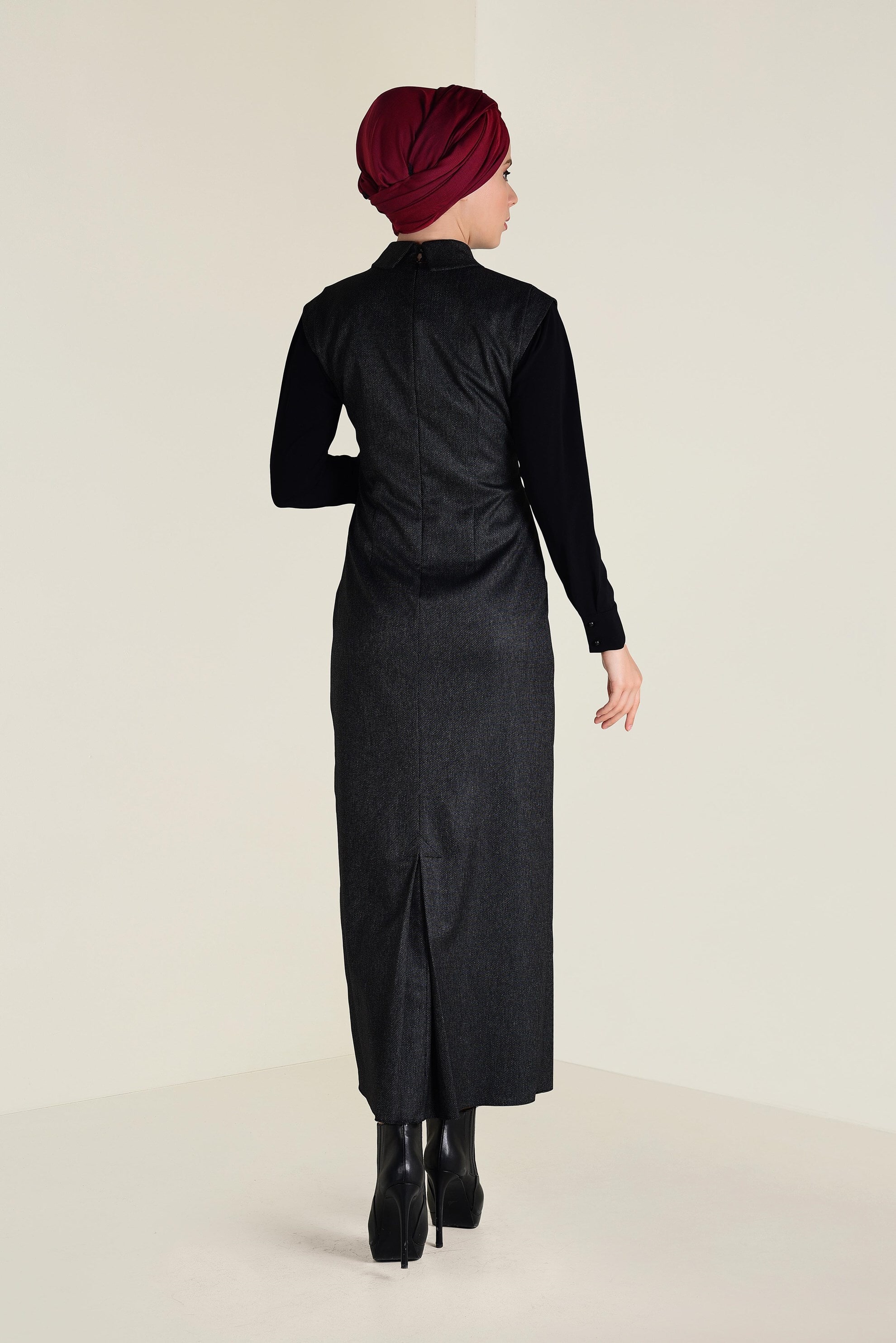 Tesettür giyim SİYAH BALIKÇI YAKA GİZLİ YIRTMAÇLI ELBİSE 4678 