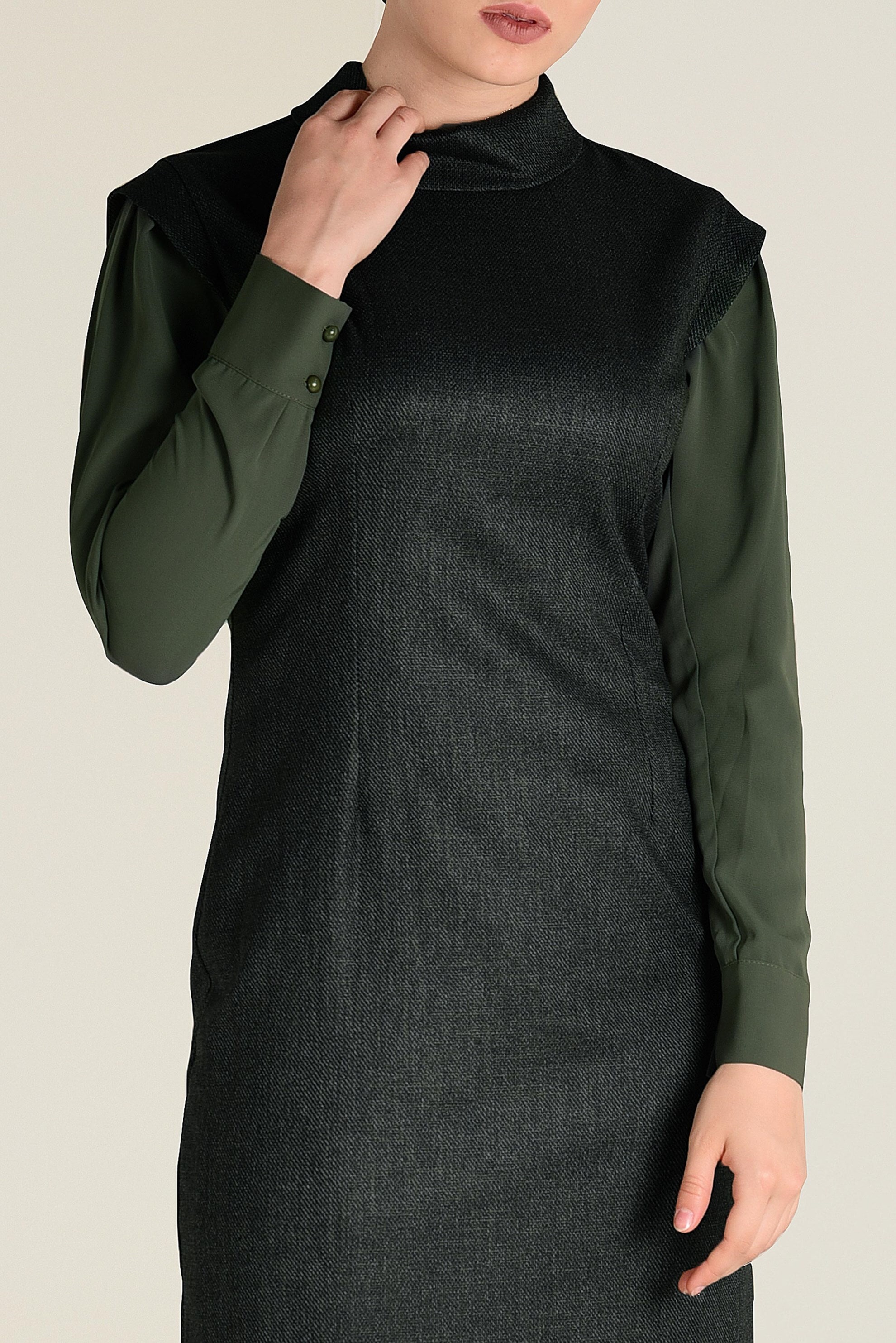 Tesettür giyim HAKİ BALIKÇI YAKA GİZLİ YIRTMAÇLI ELBİSE 4678 