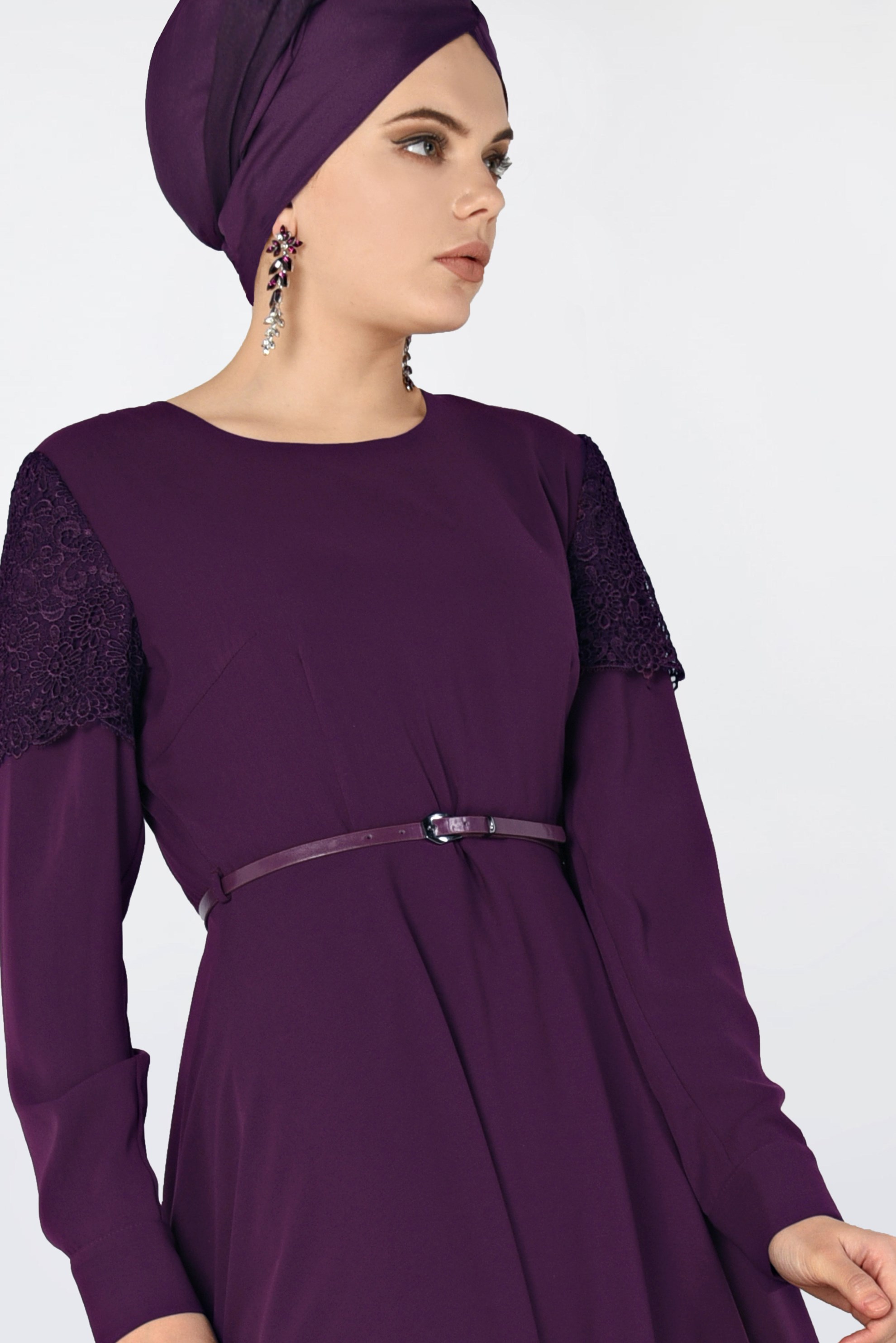 Tesettür giyim MÜRDÜM KOLLARI DANTELLİ KEMERLİ ELBİSE 4679