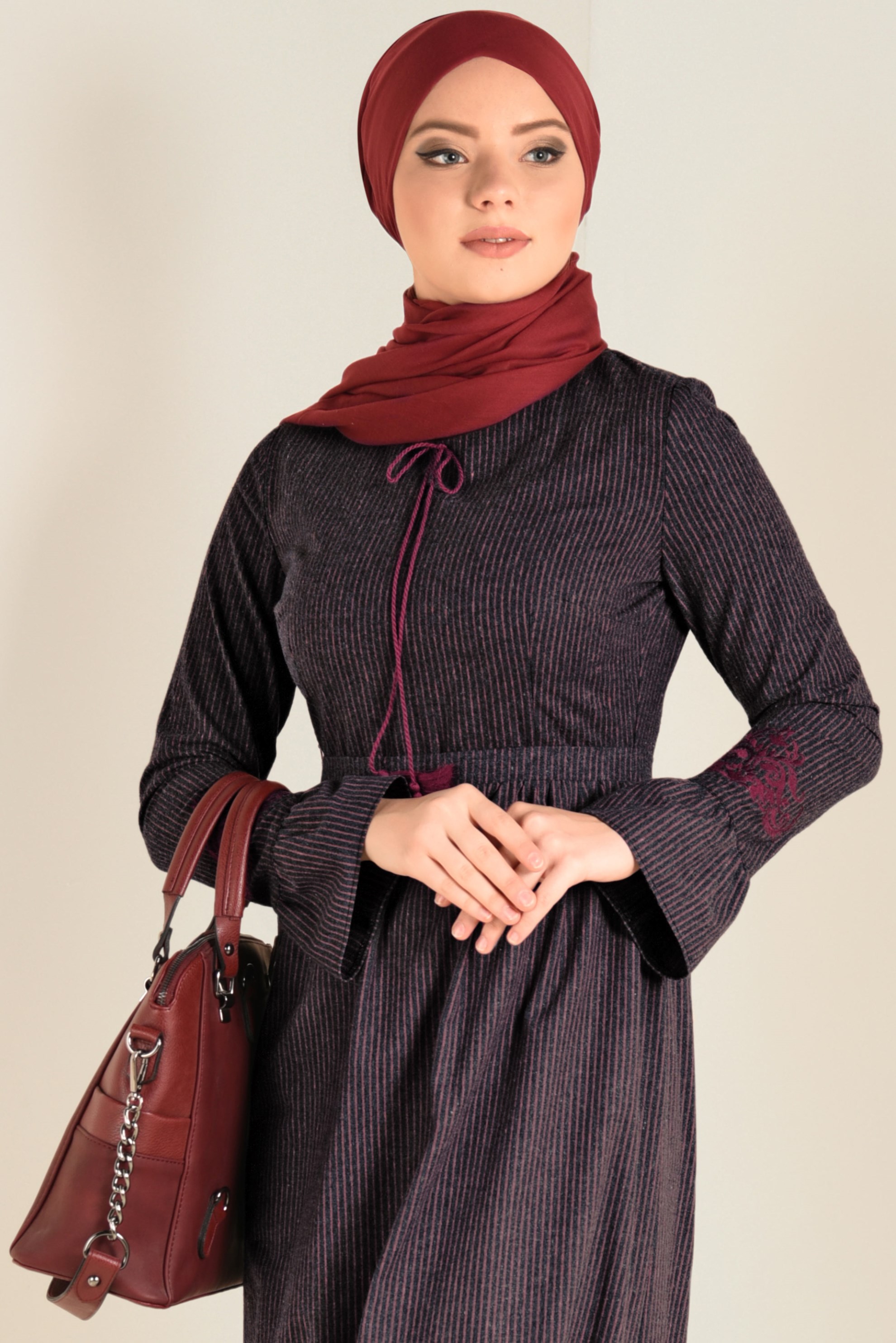 Tesettür giyim SİYAH BAĞCIKLI ELBİSE 4680