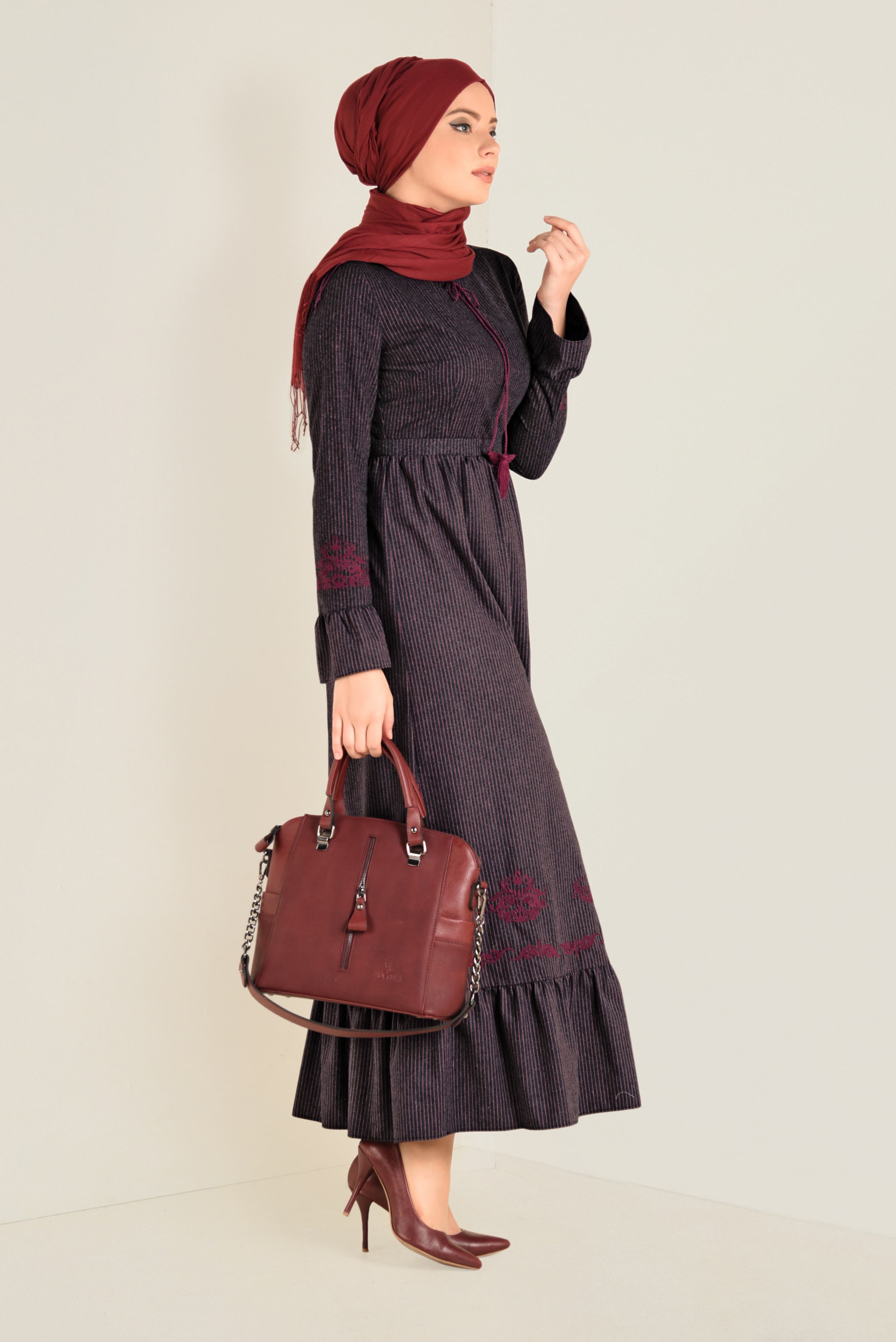 Tesettür giyim SİYAH BAĞCIKLI ELBİSE 4680