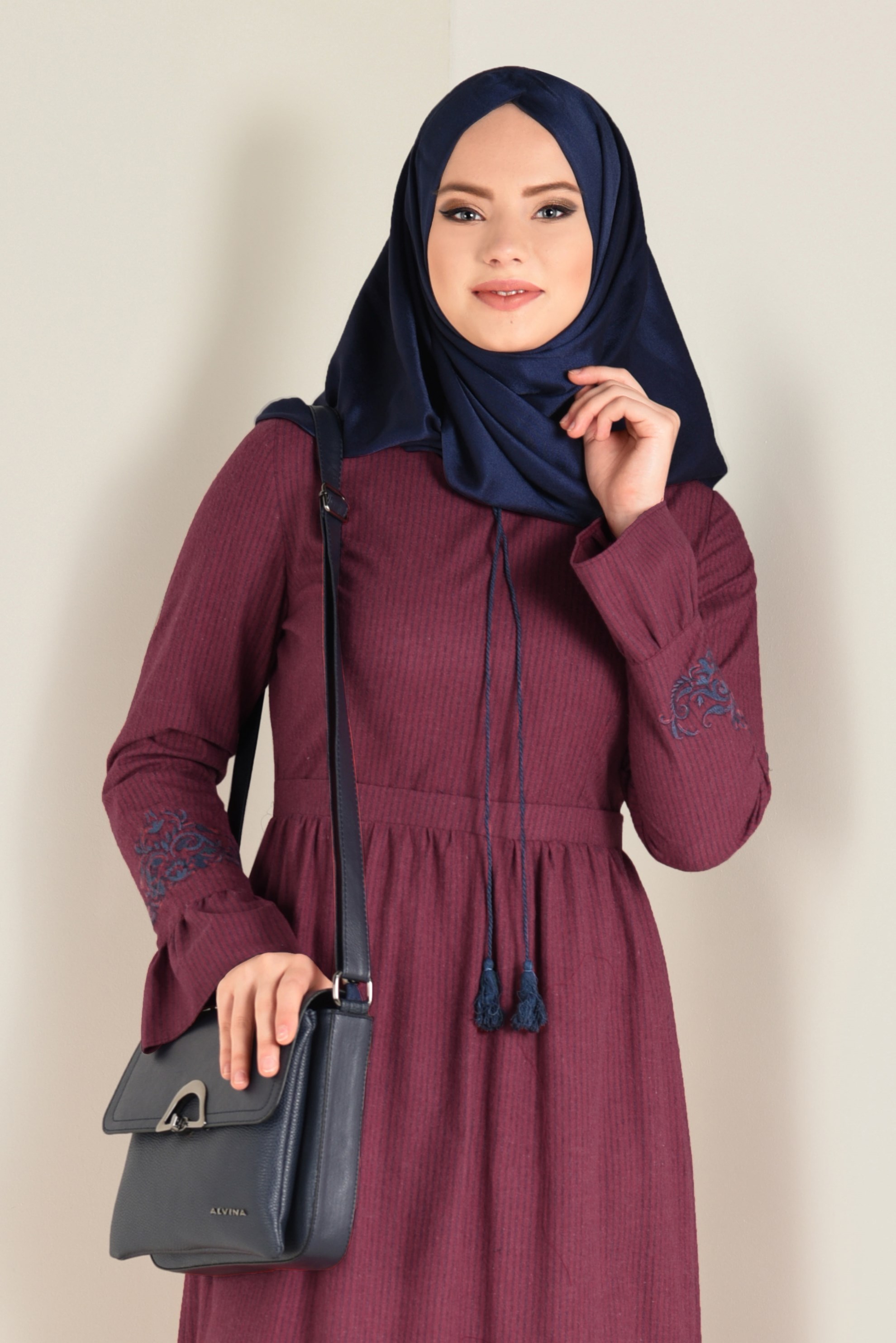 Tesettür giyim KIRMIZI BAĞCIKLI ELBİSE 4680