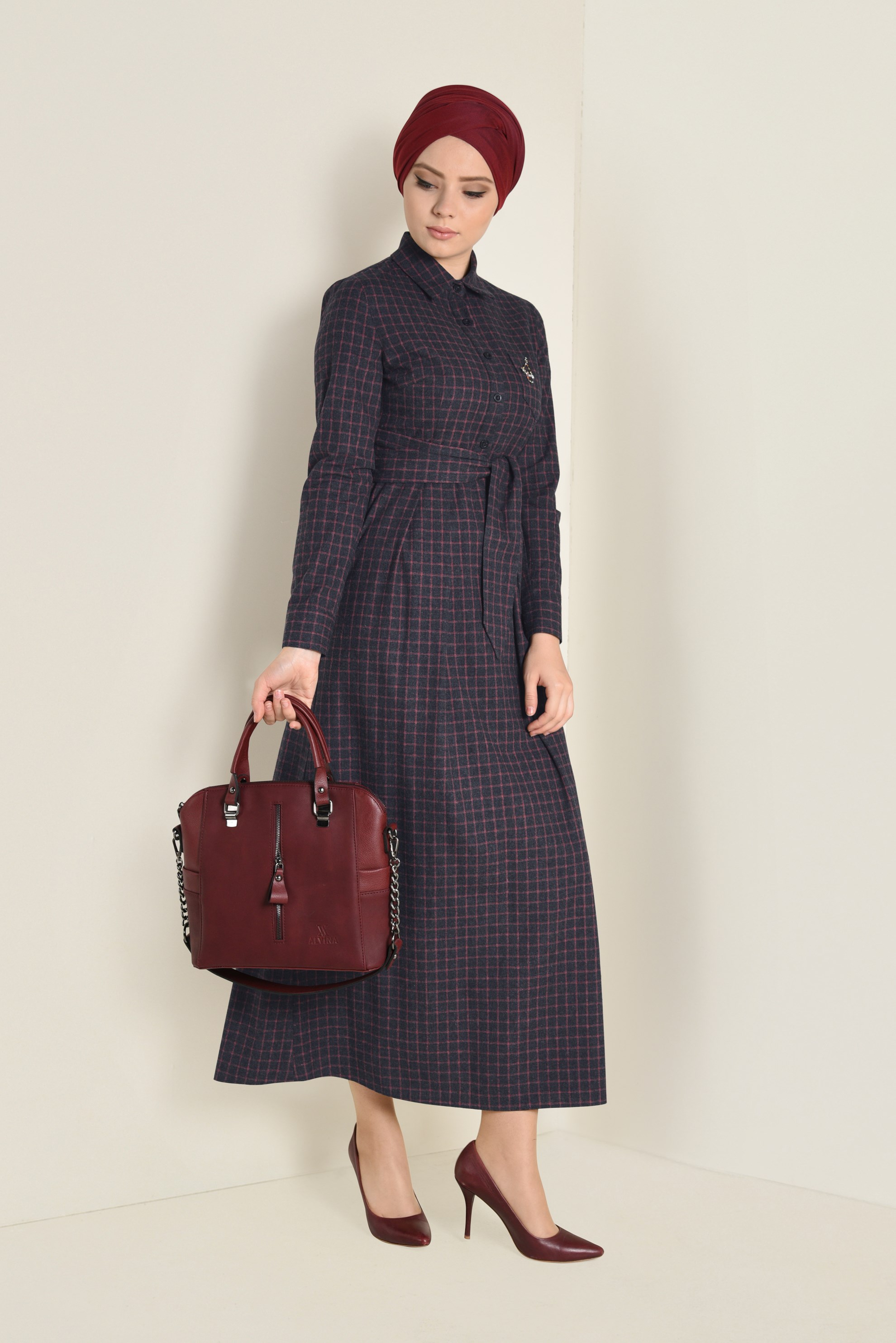 Tesettür giyim SİYAH EKOSE DESENLİ KUŞAKLI ELBİSE 4681 