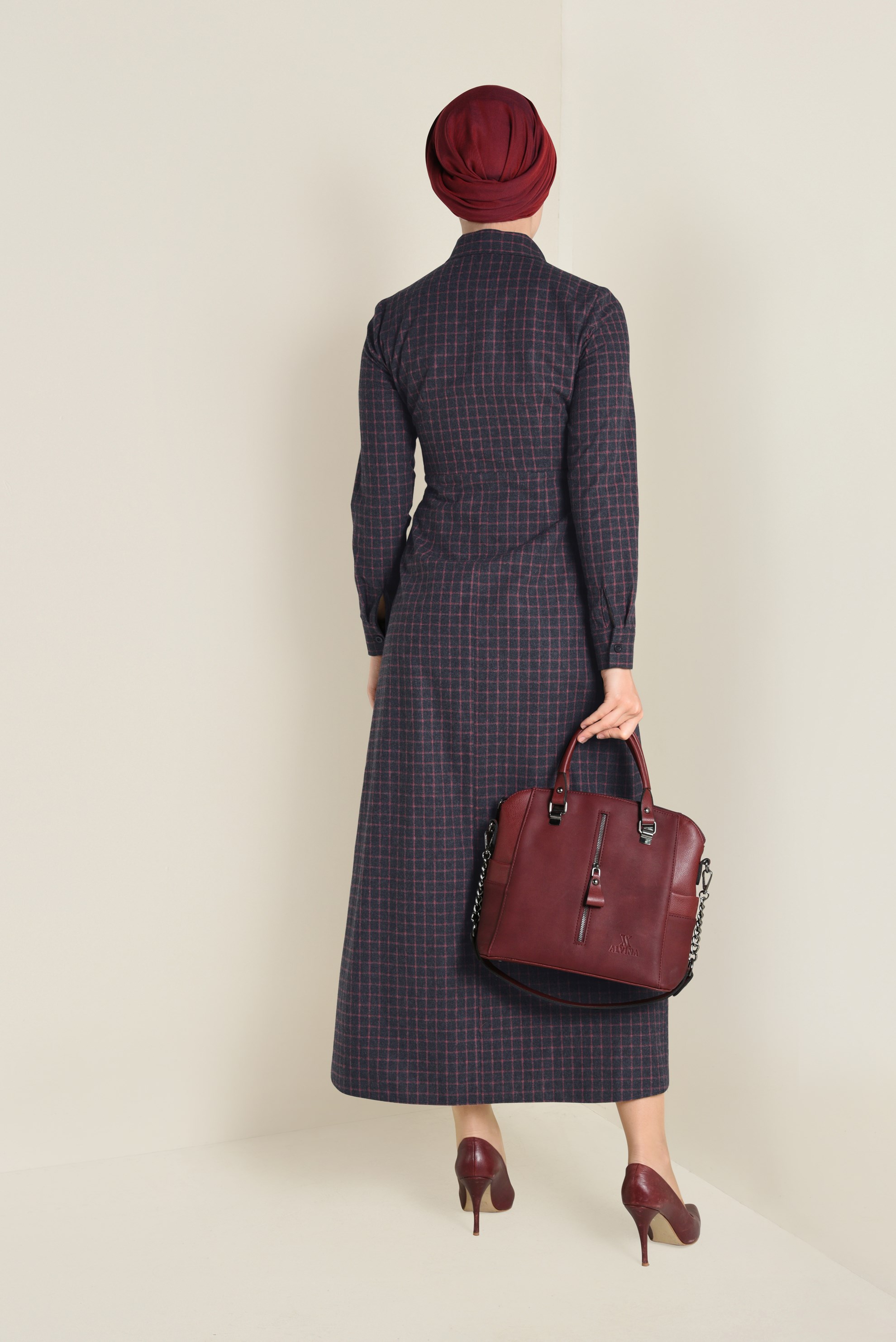 Tesettür giyim SİYAH EKOSE DESENLİ KUŞAKLI ELBİSE 4681 