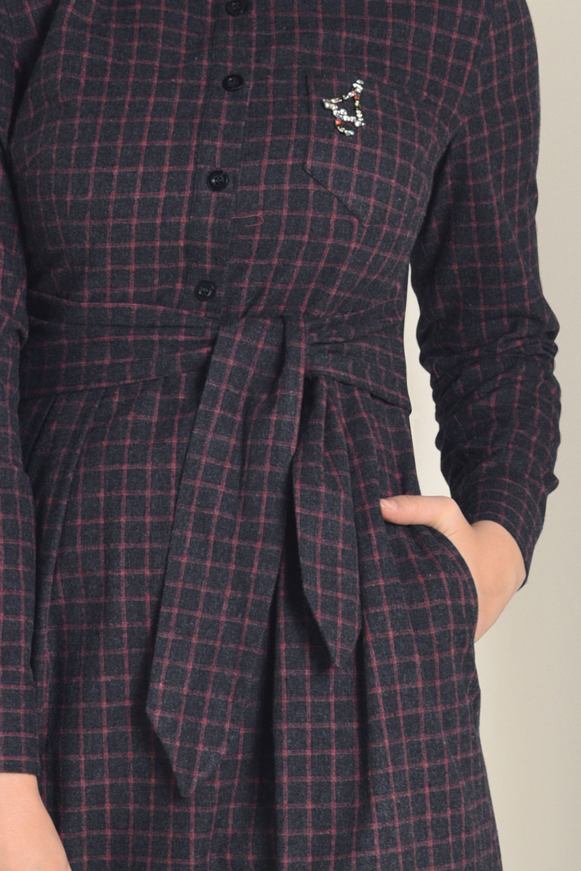 Tesettür giyim SİYAH EKOSE DESENLİ KUŞAKLI ELBİSE 4681 