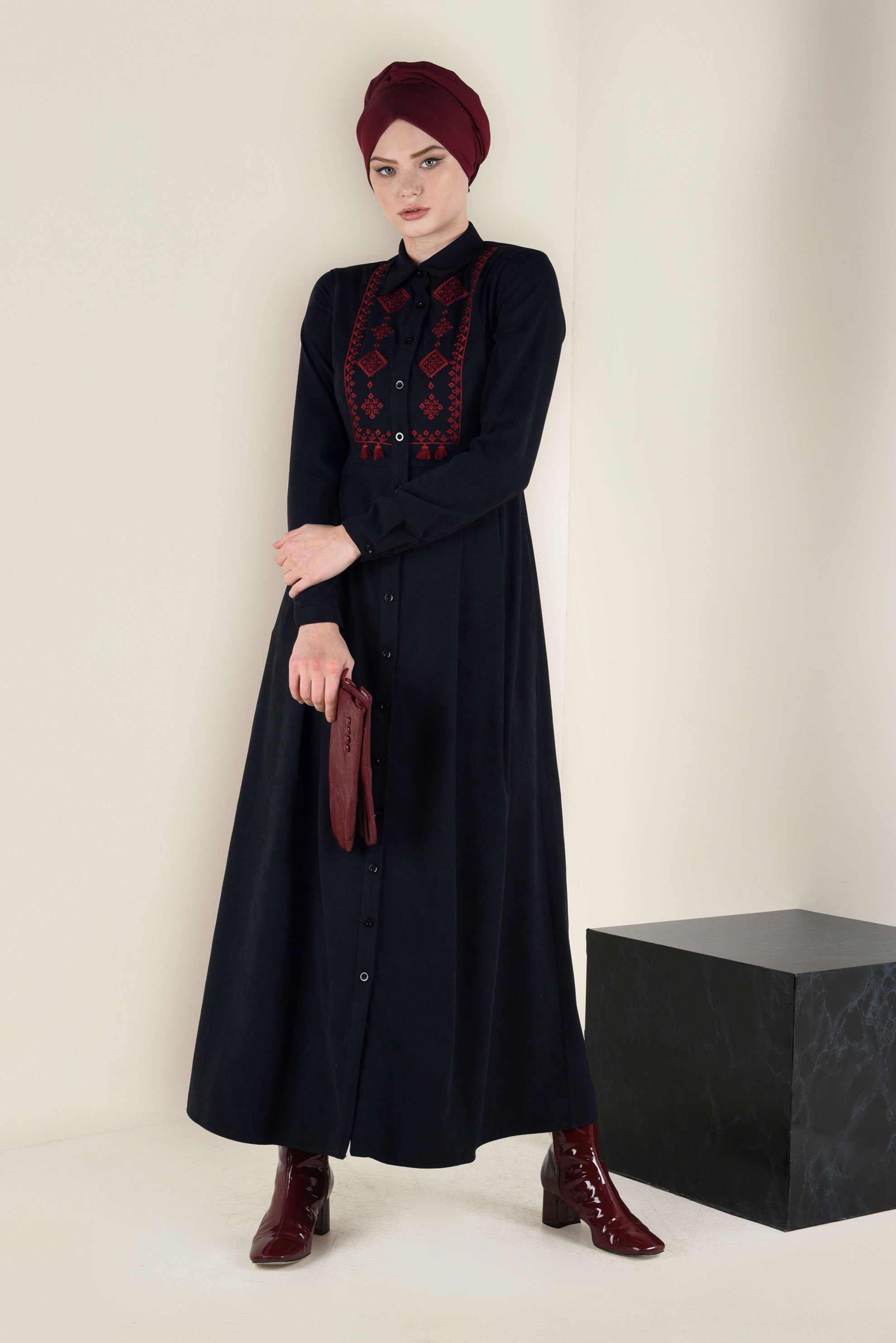 Tesettür giyim SİYAH ÖNDEN DÜĞMELİ ELBİSE 4712