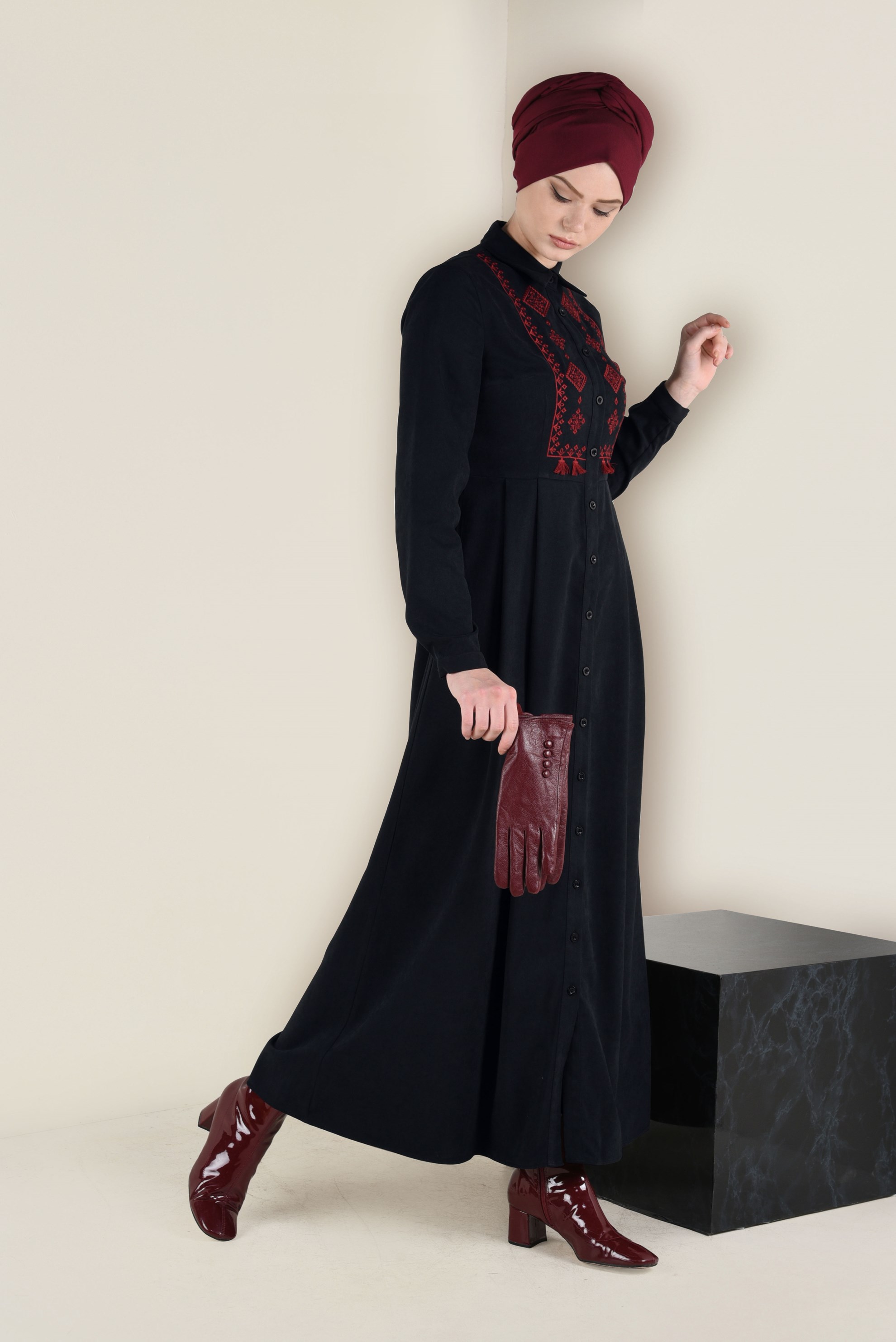 Tesettür giyim SİYAH ÖNDEN DÜĞMELİ ELBİSE 4712