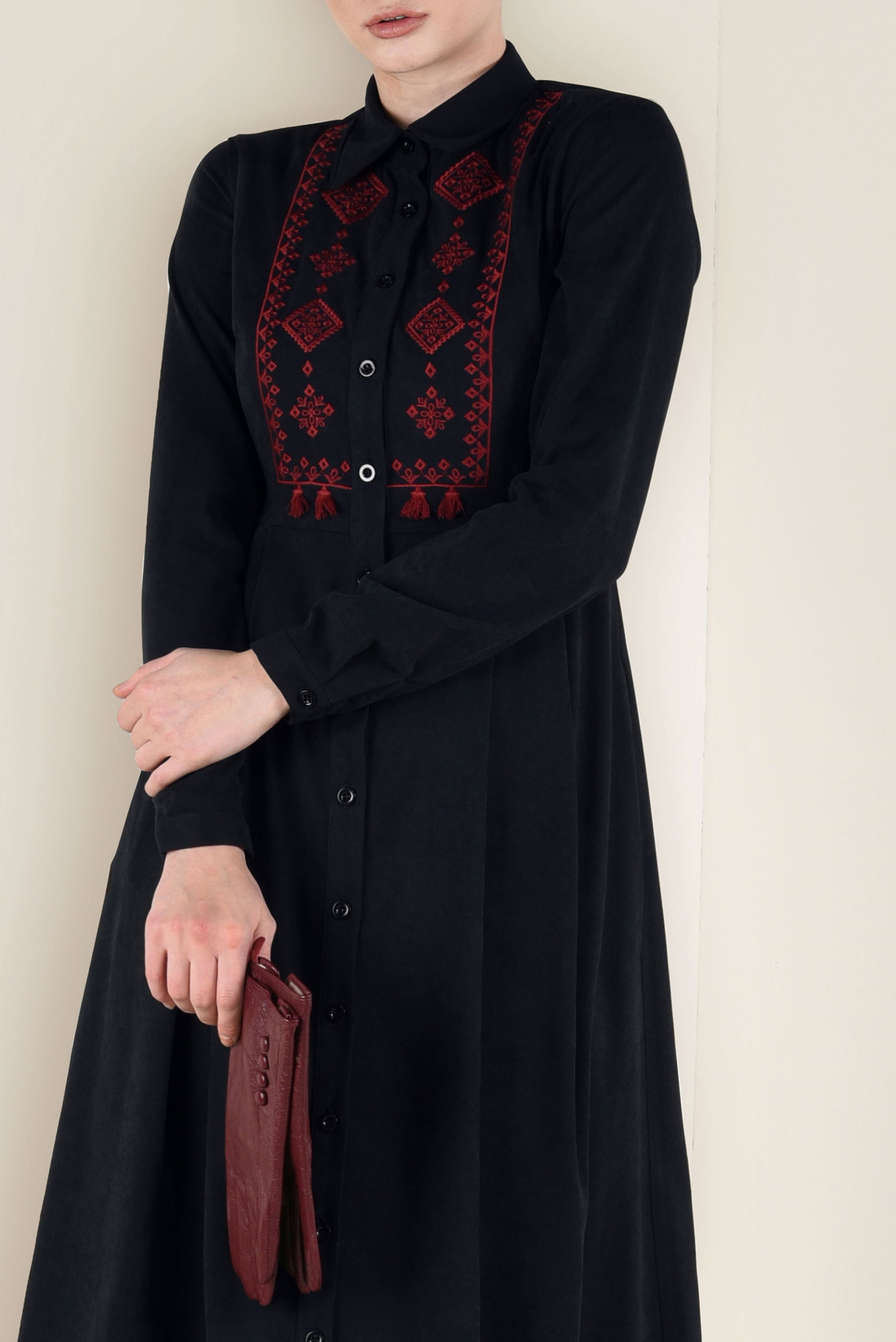 Tesettür giyim SİYAH ÖNDEN DÜĞMELİ ELBİSE 4712