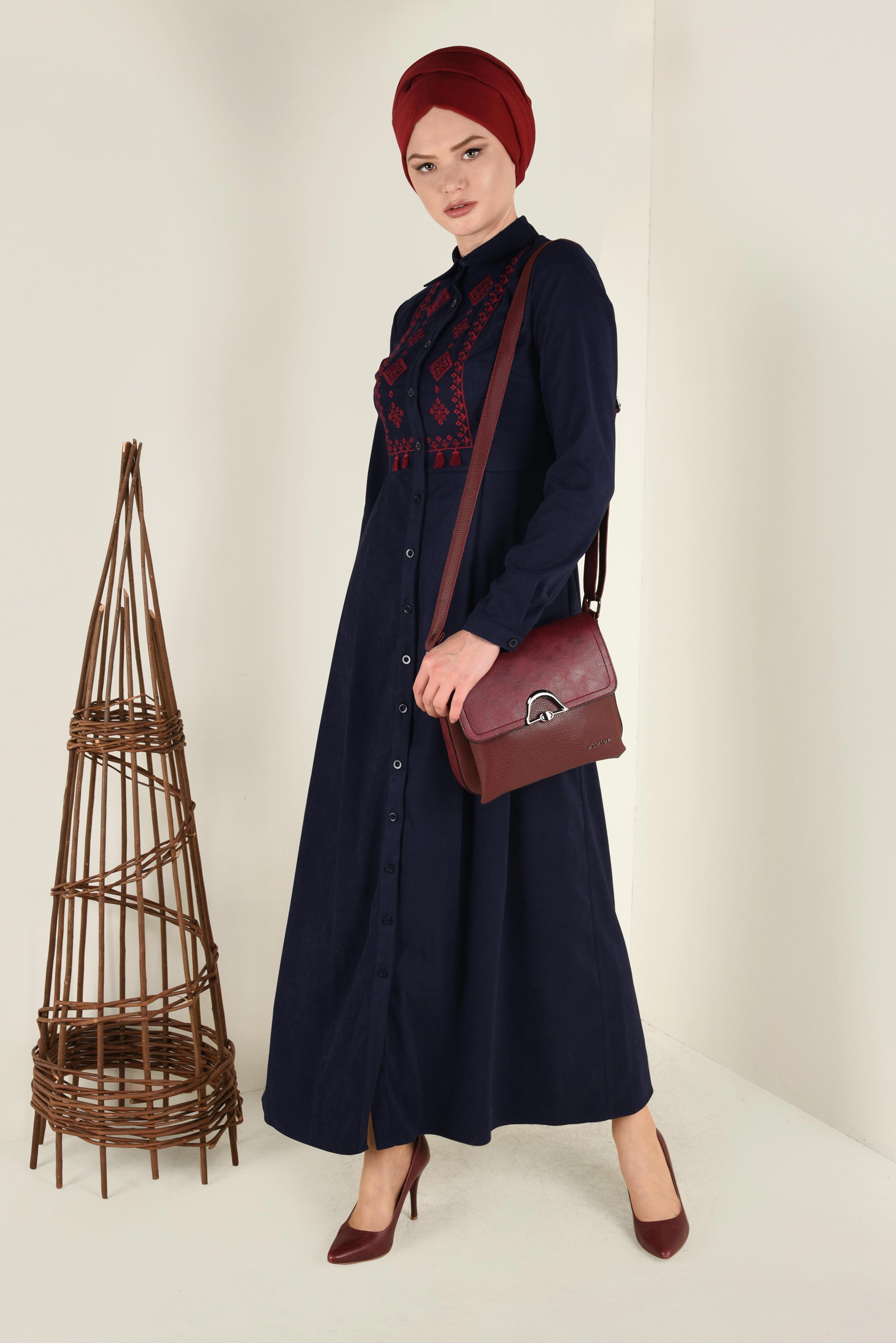 Tesettür giyim LACİVERT ÖNDEN DÜĞMELİ ELBİSE 4712