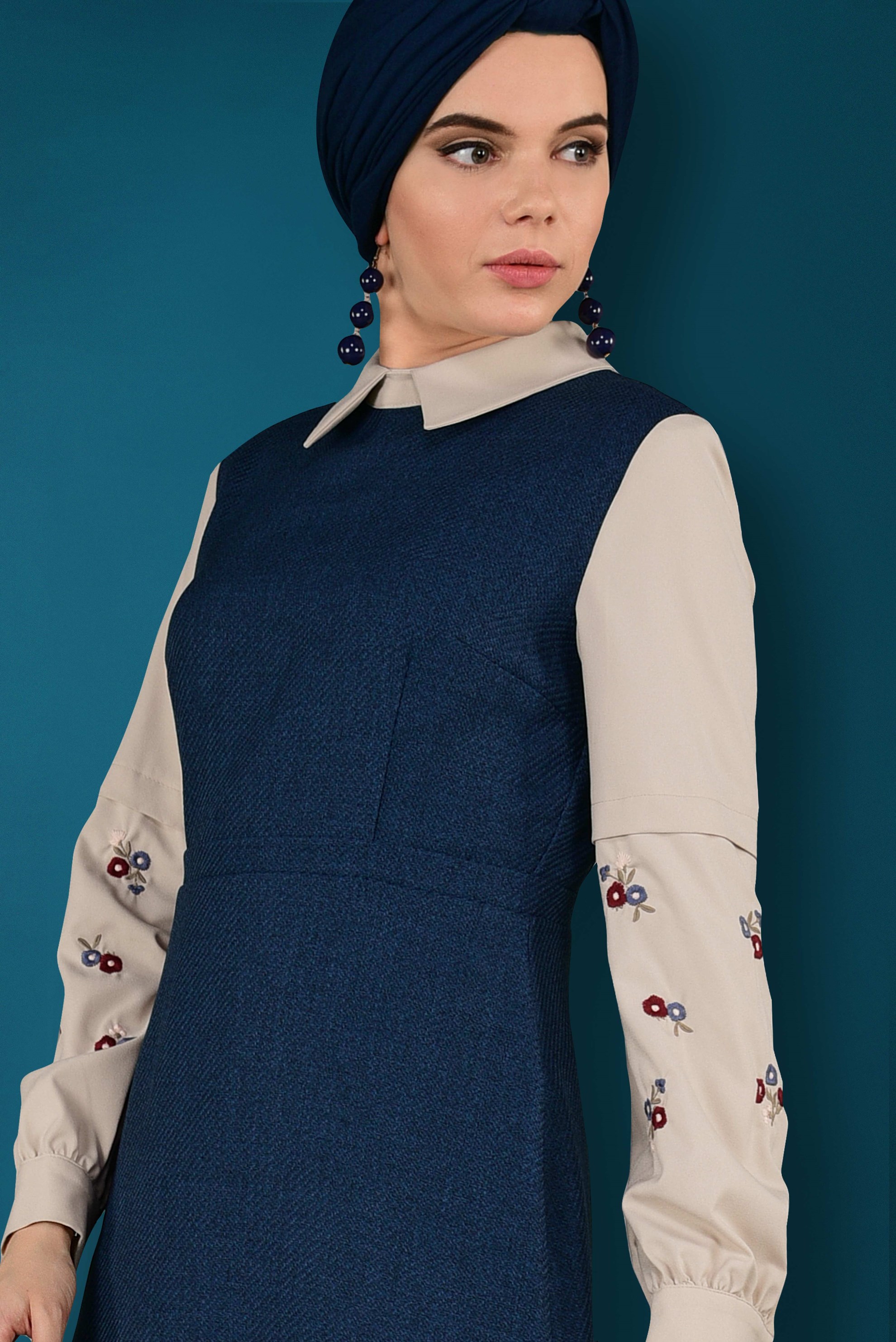 Tesettür giyim LACİVERT KOLLARI NAKIŞ İŞLEMELİ A KESİM ELBİSE 4730