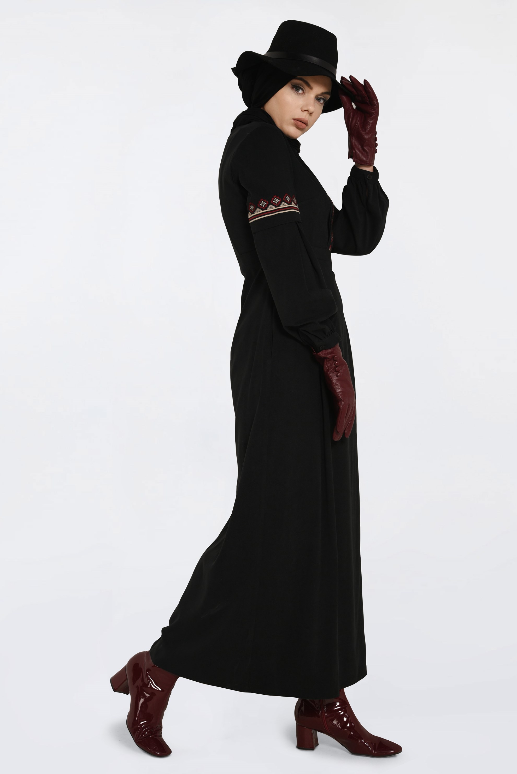 Tesettür giyim SİYAH İŞLEMELİ SÜET ELBİSE 4766 