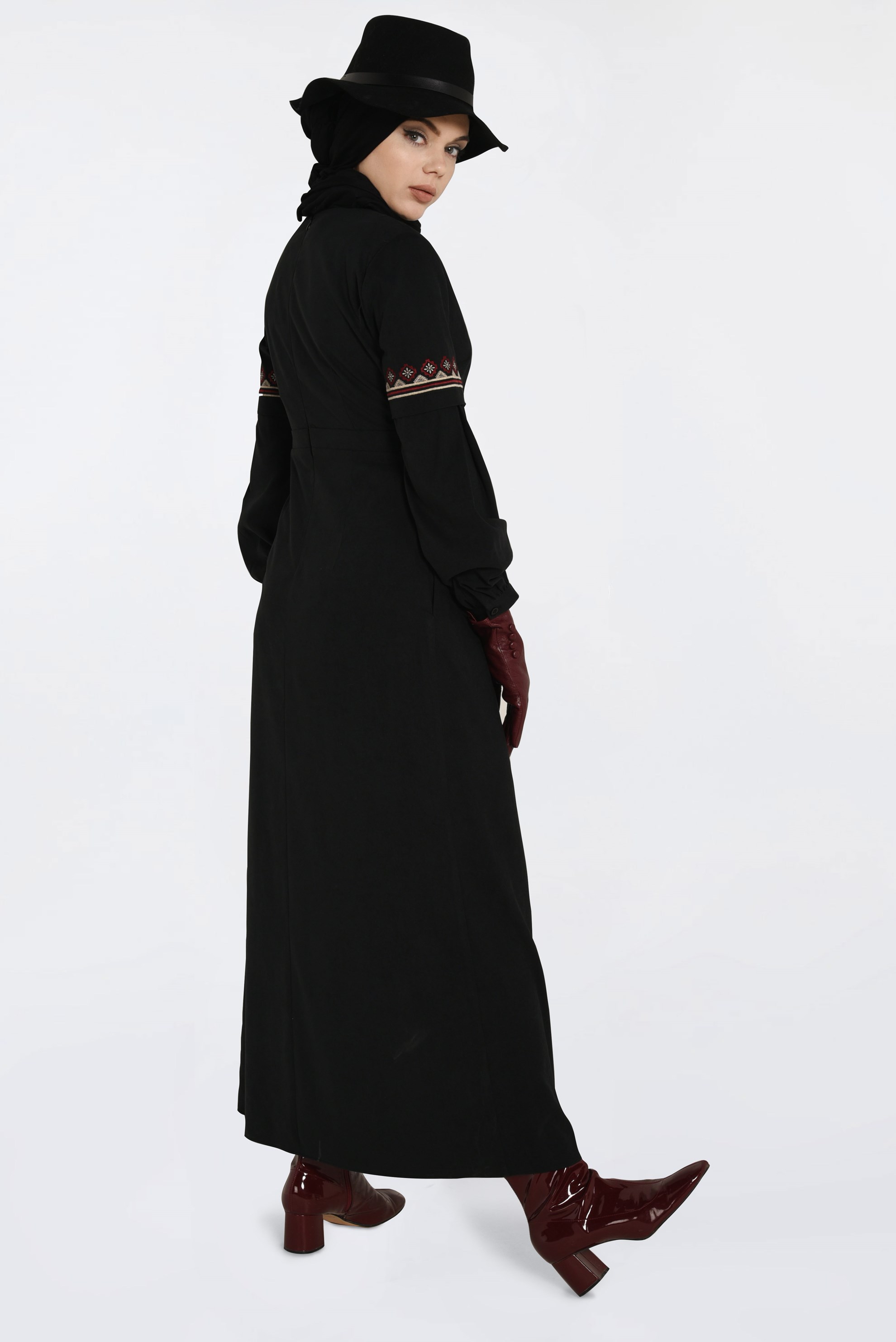 Tesettür giyim SİYAH İŞLEMELİ SÜET ELBİSE 4766 