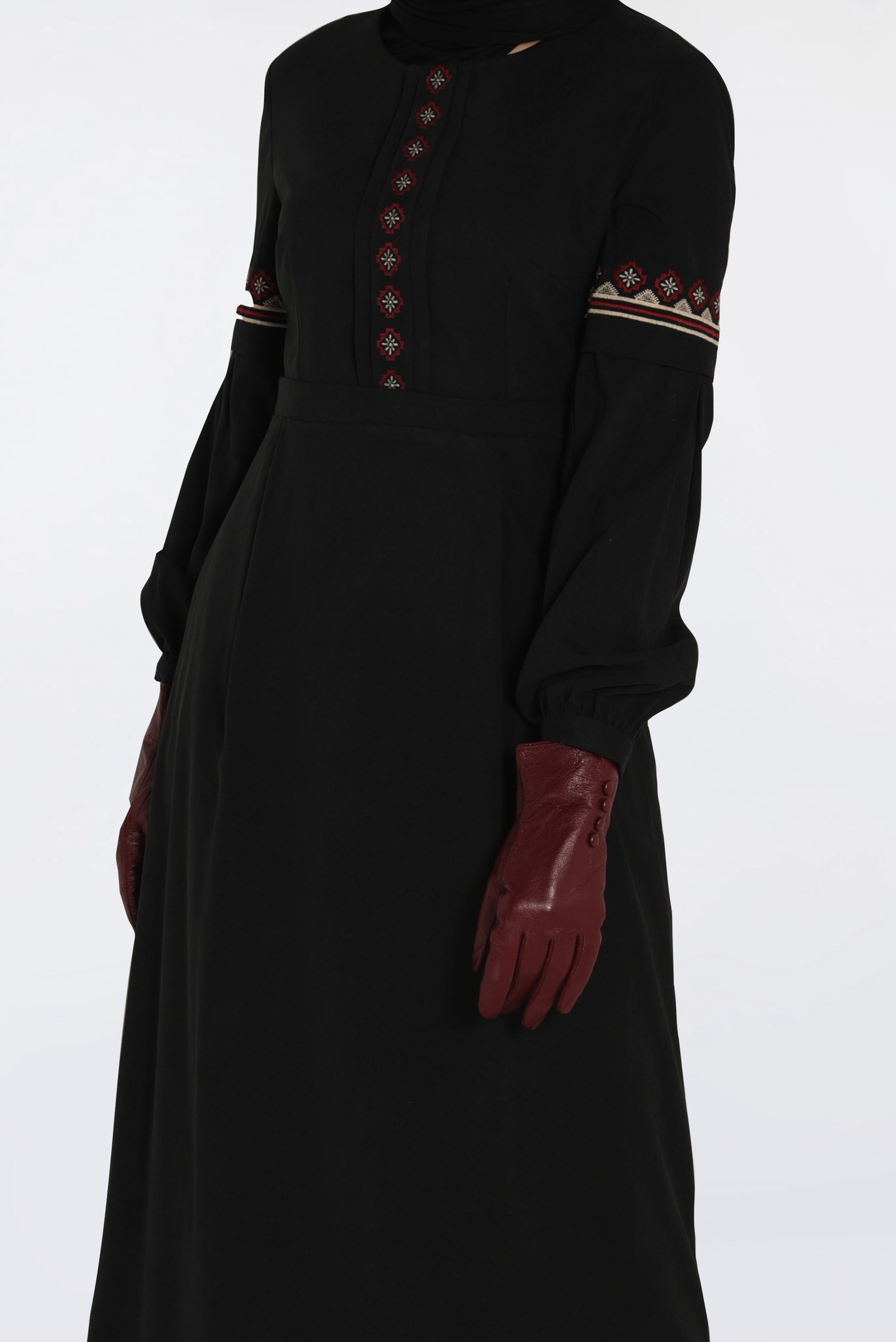 Tesettür giyim SİYAH İŞLEMELİ SÜET ELBİSE 4766 