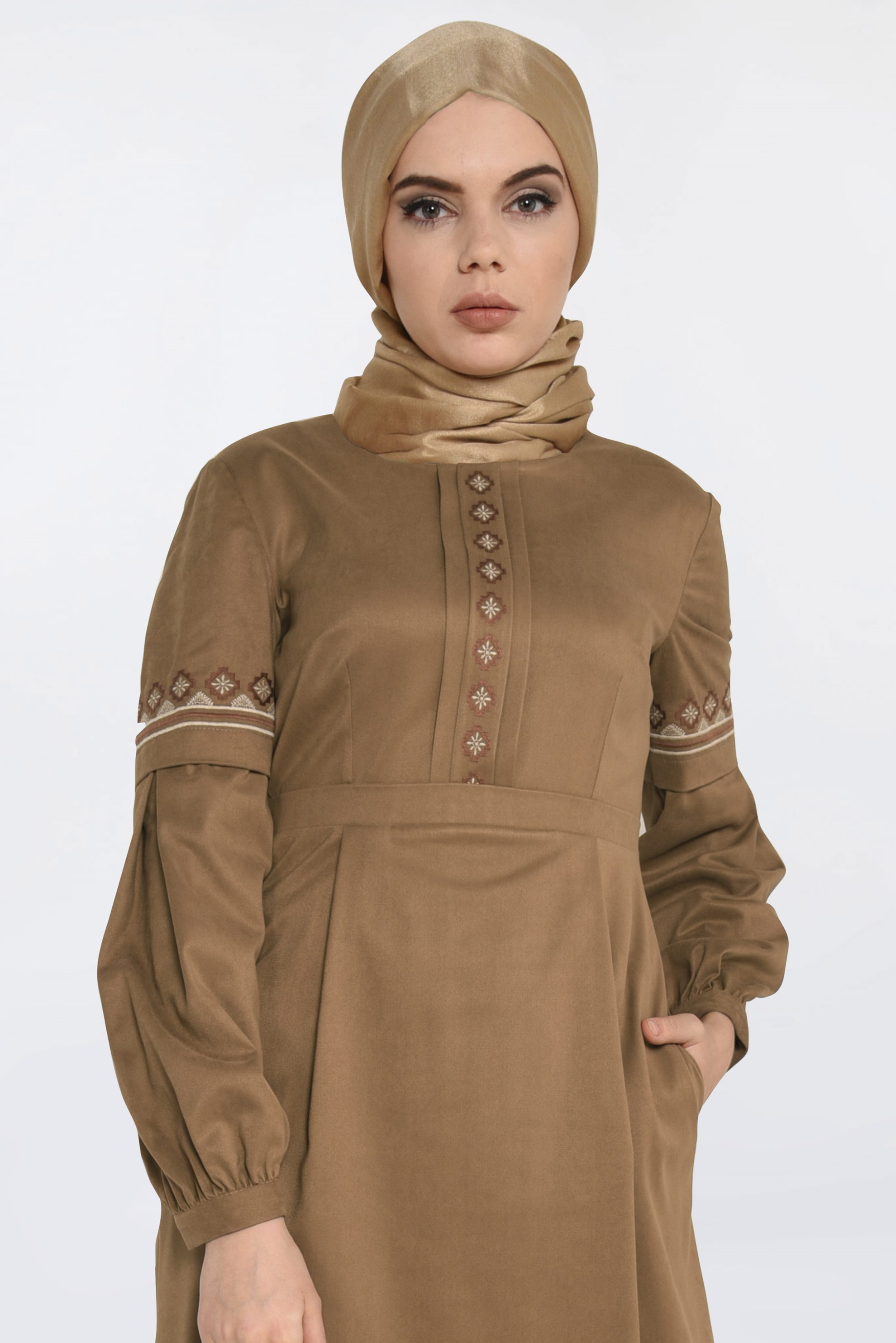 Tesettür giyim BEJ İŞLEMELİ SÜET ELBİSE 4766 