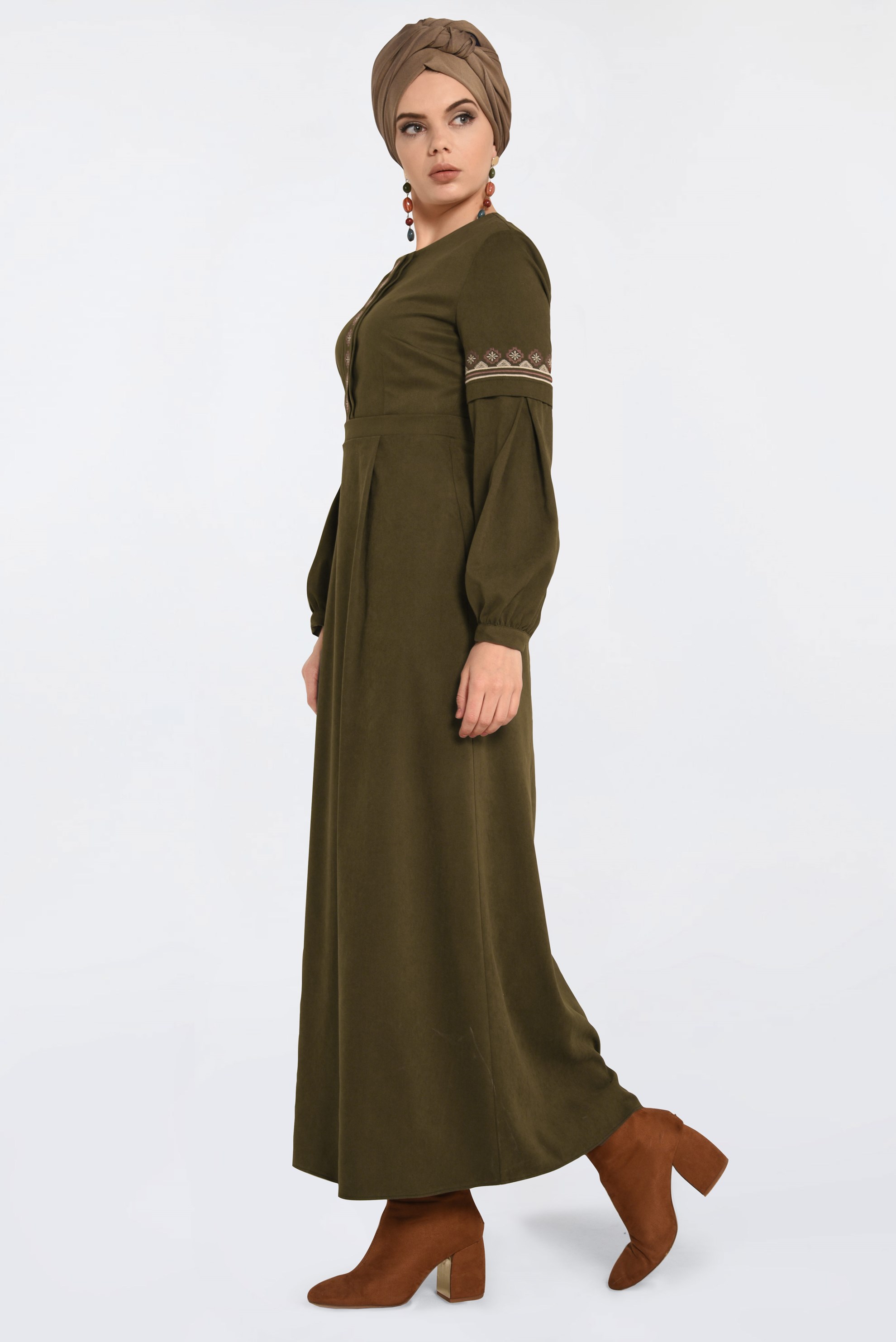 Tesettür giyim HAKİ İŞLEMELİ SÜET ELBİSE 4766 