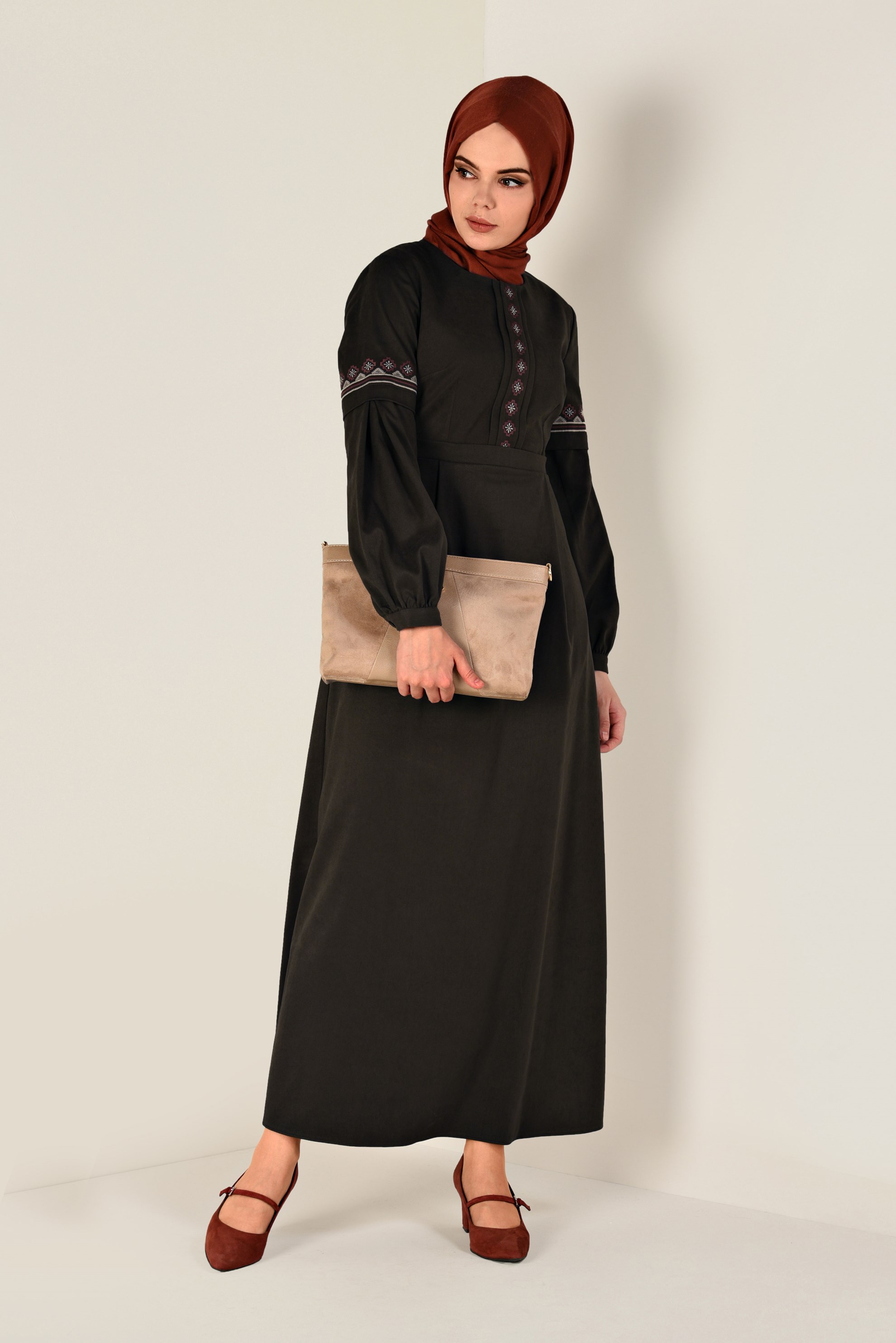 Tesettür giyim HAKİ İŞLEMELİ SÜET ELBİSE 4766 