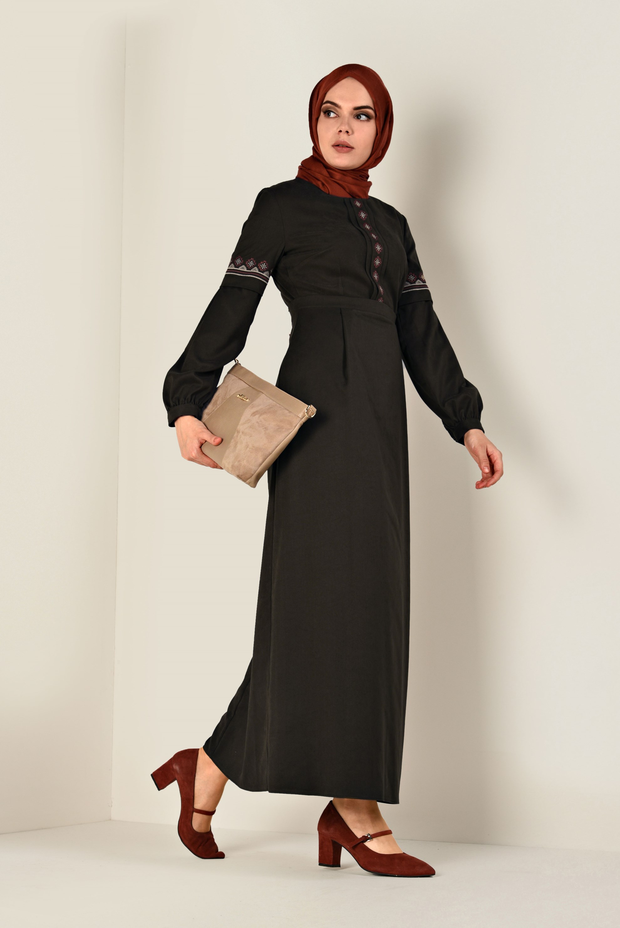 Tesettür giyim HAKİ İŞLEMELİ SÜET ELBİSE 4766 