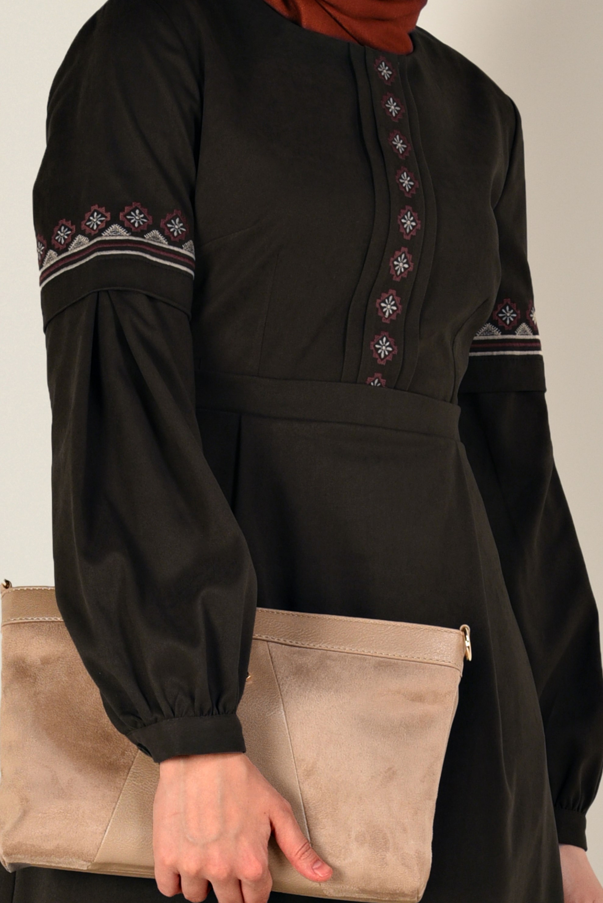 Tesettür giyim HAKİ İŞLEMELİ SÜET ELBİSE 4766 