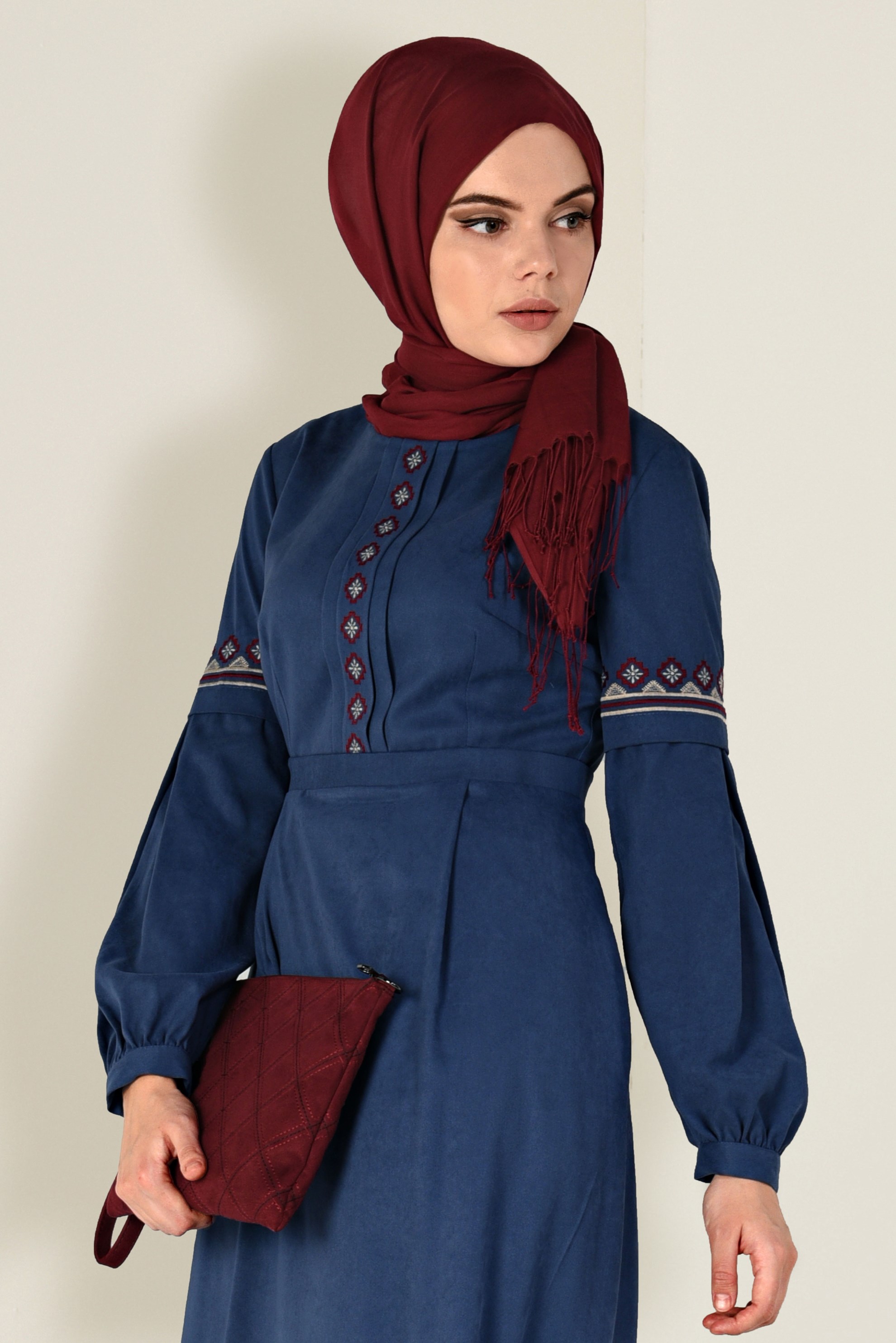 Tesettür giyim MAVİ İŞLEMELİ SÜET ELBİSE 4766 